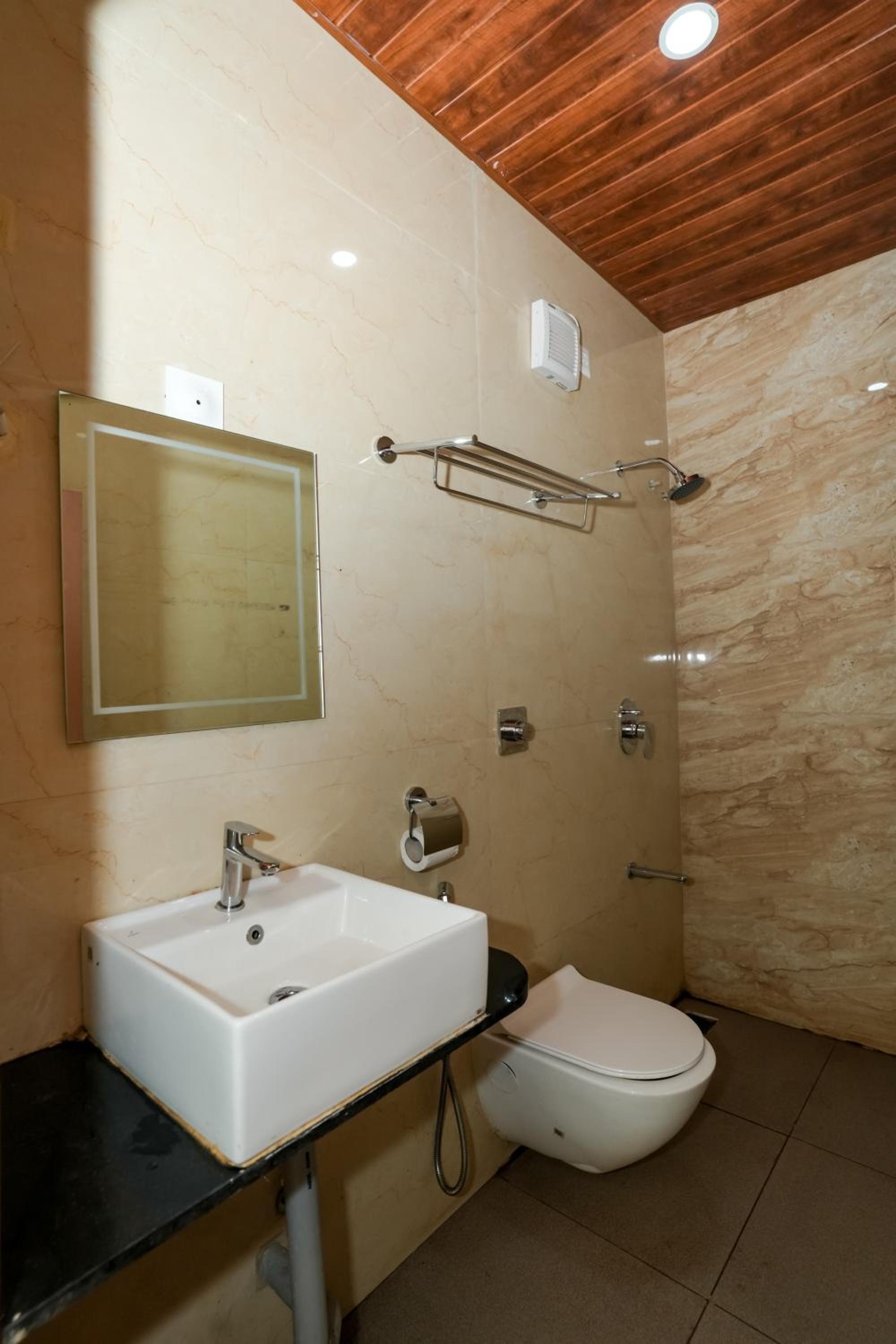 Double Room - Photo 8