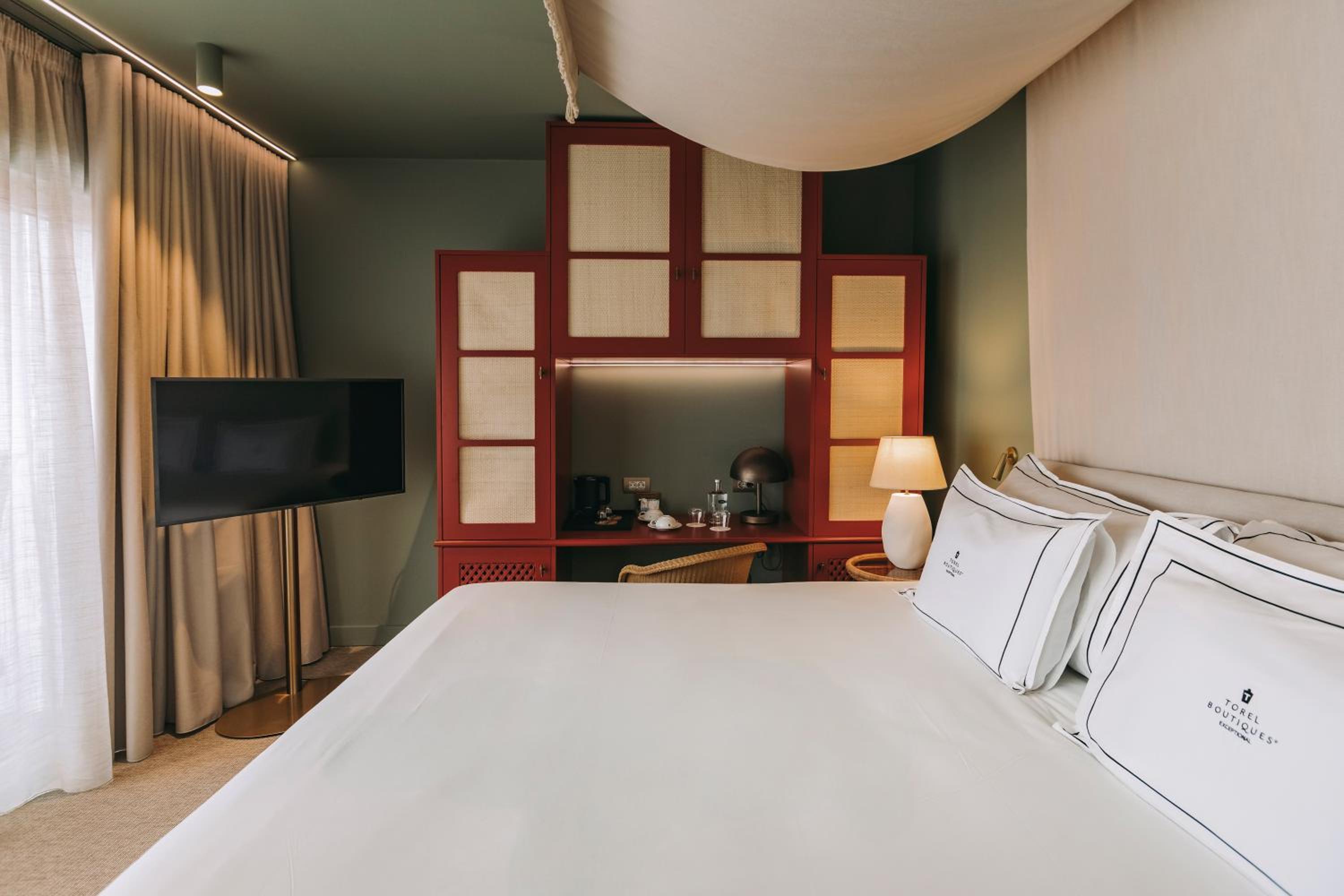 Executive Superior City View - Photo 6