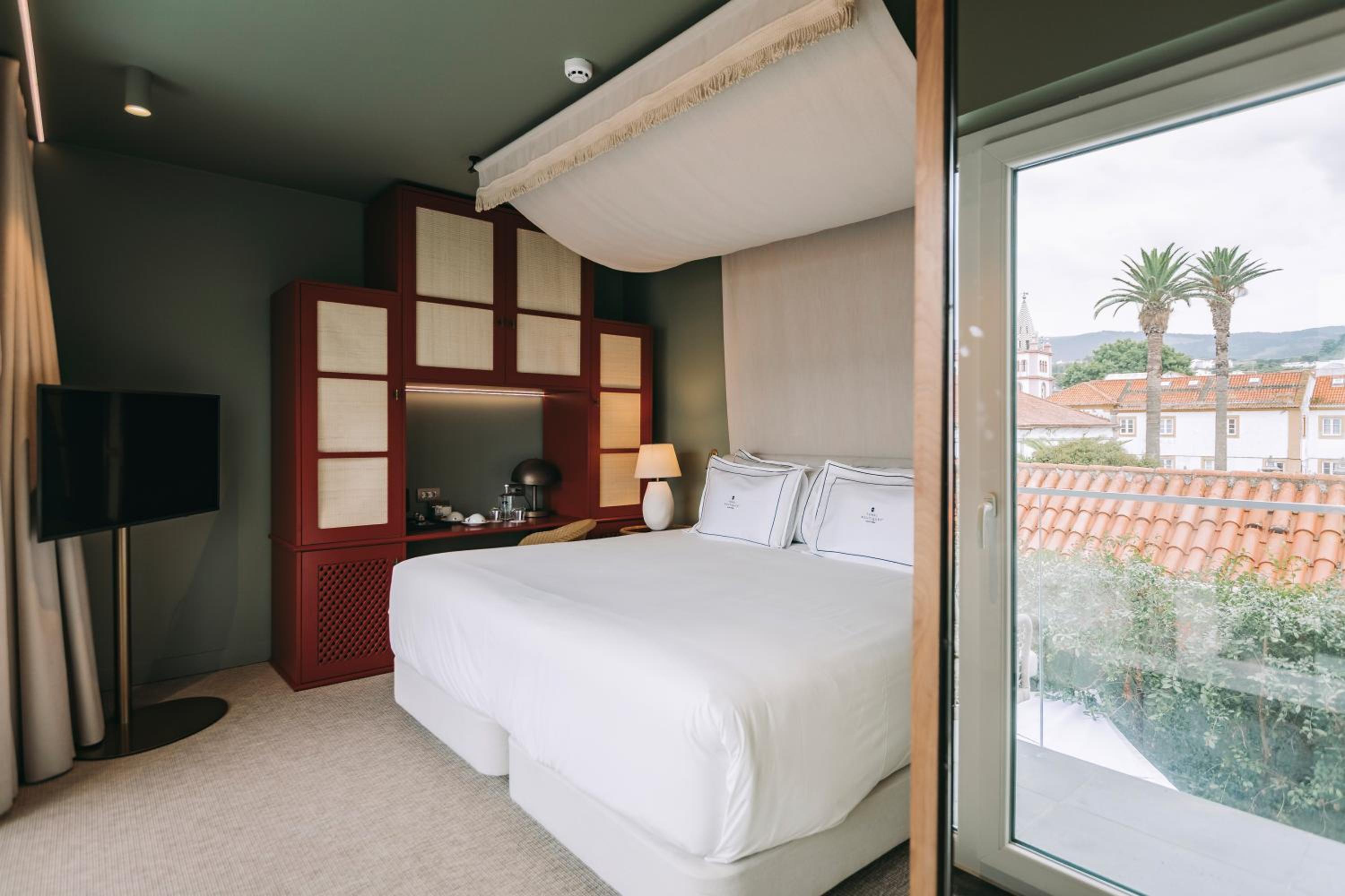 Executive Superior City View - Photo 2