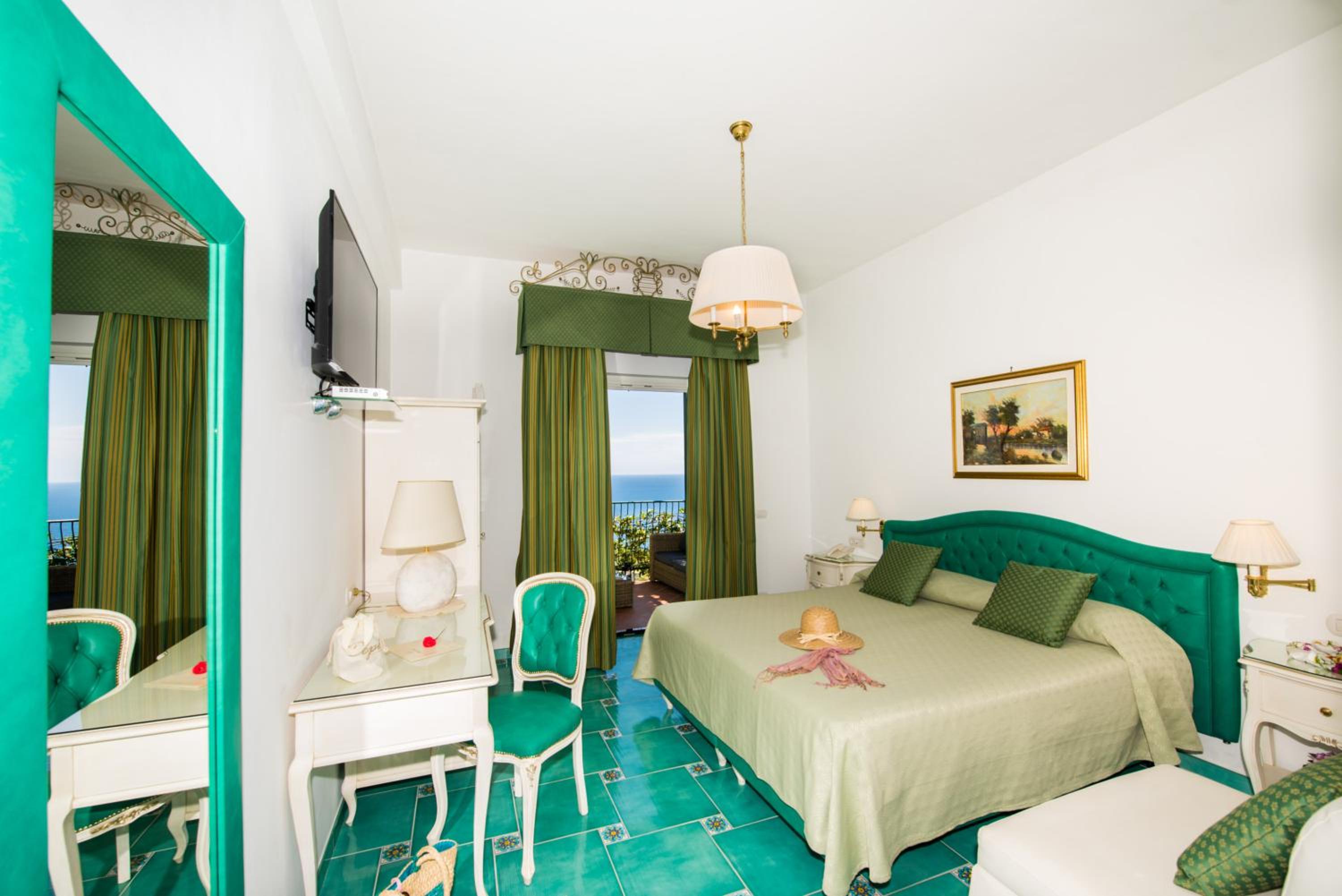 Deluxe Triple Room with Sea View - Photo 6