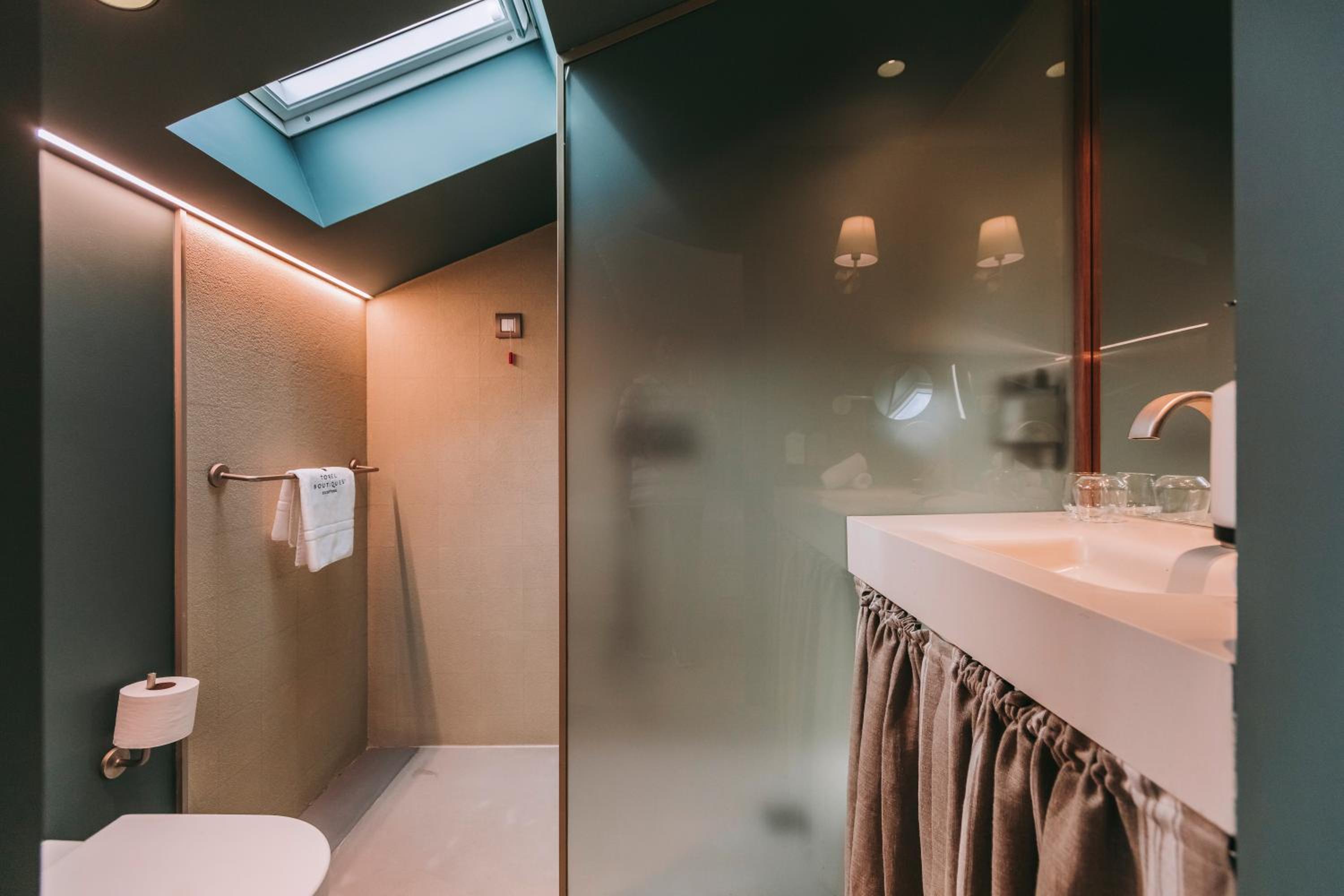 Junior Suite with Bathtub - Photo 5