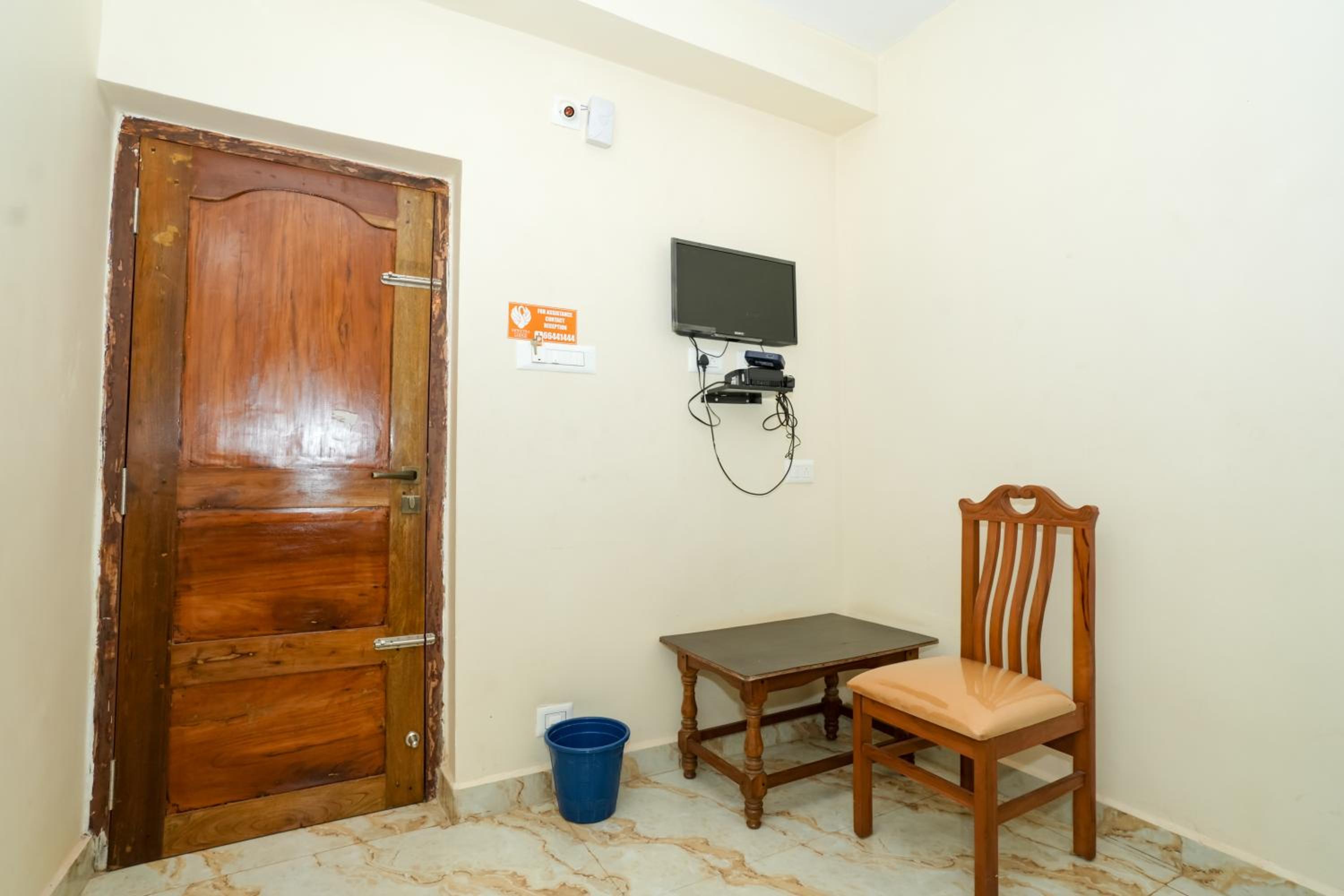 Budget Double Room - Photo 7