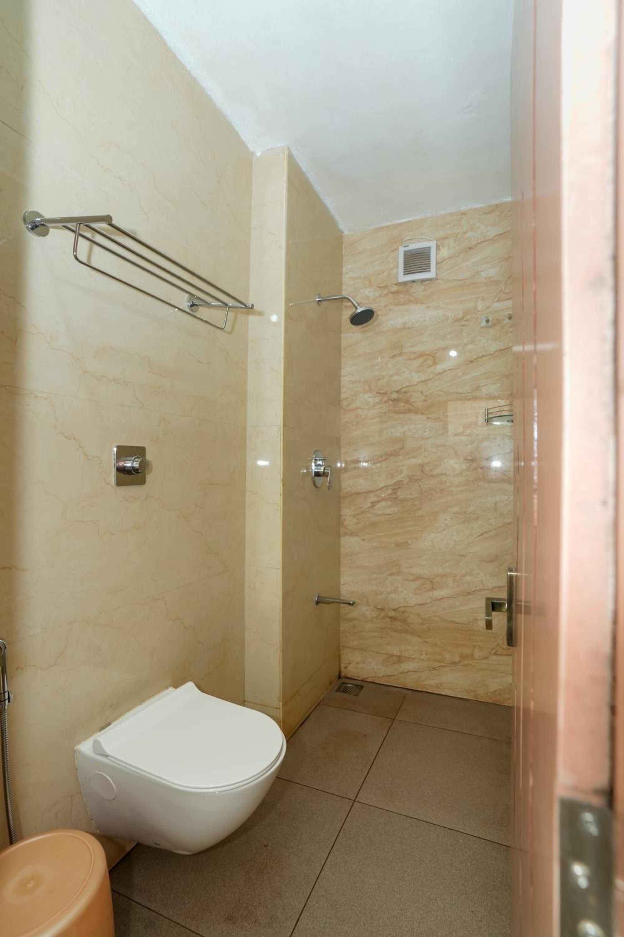 Budget Double Room - Photo 8