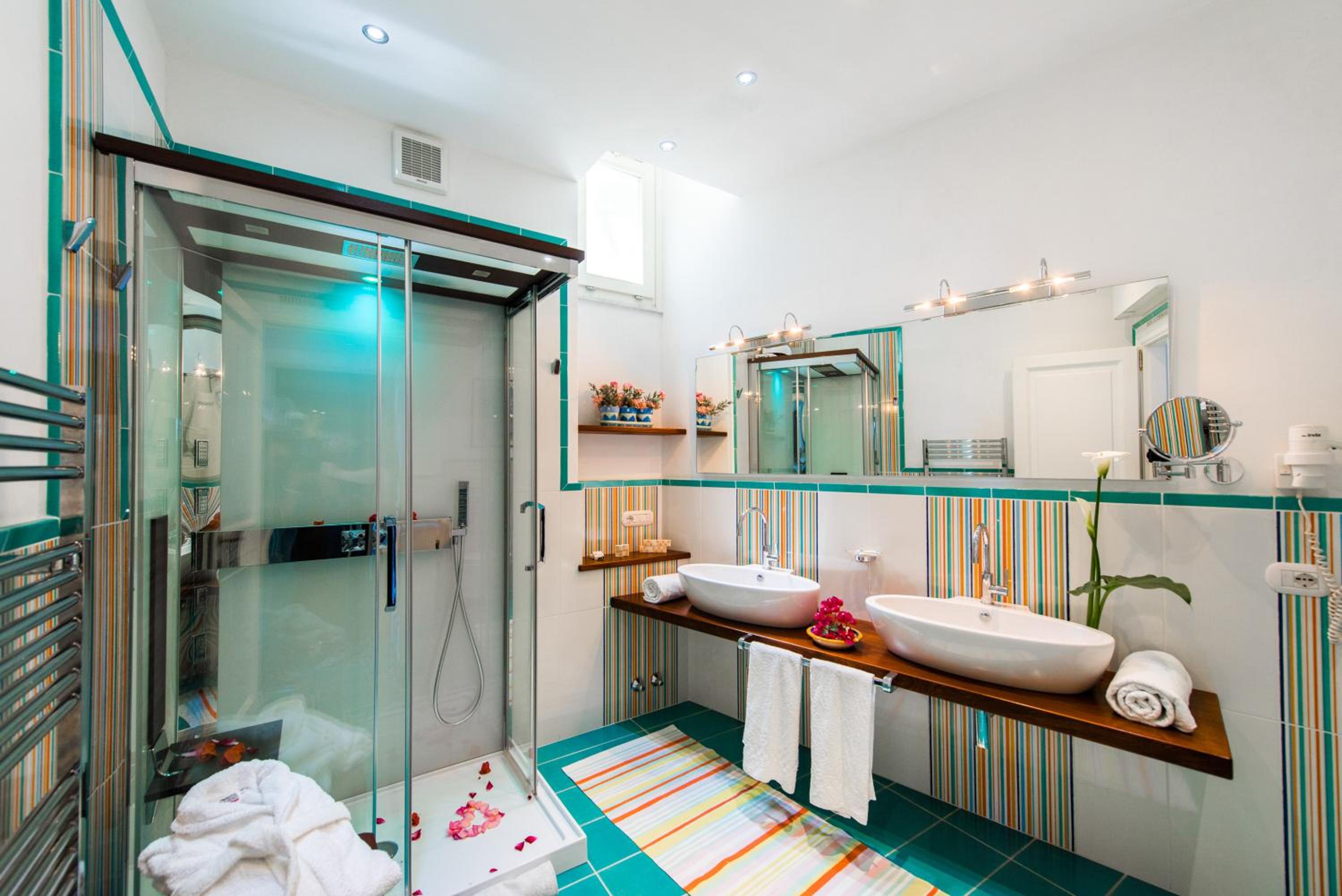 Deluxe Triple Room with Sea View - Photo 9