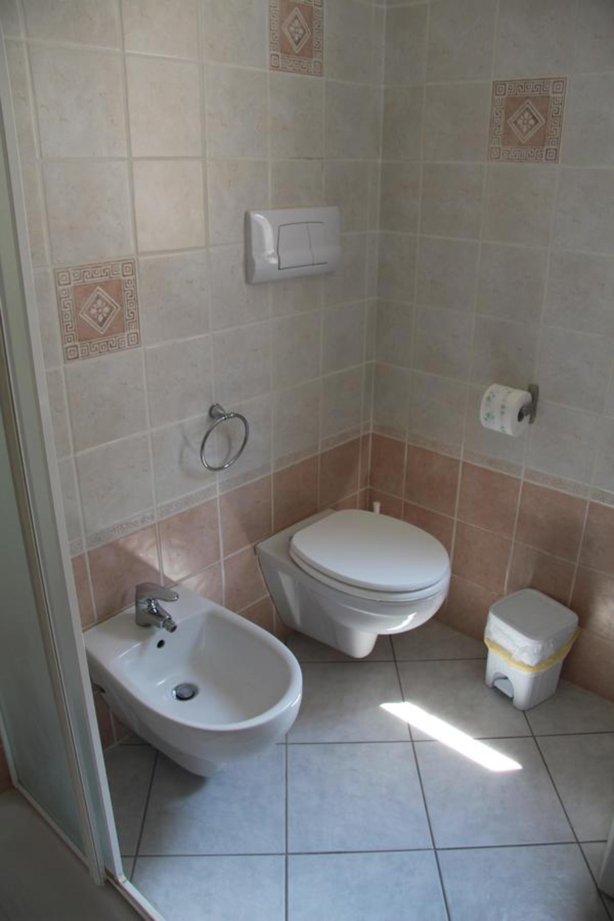 Deluxe Room (2 Adults + 1 Child) - Photo 5