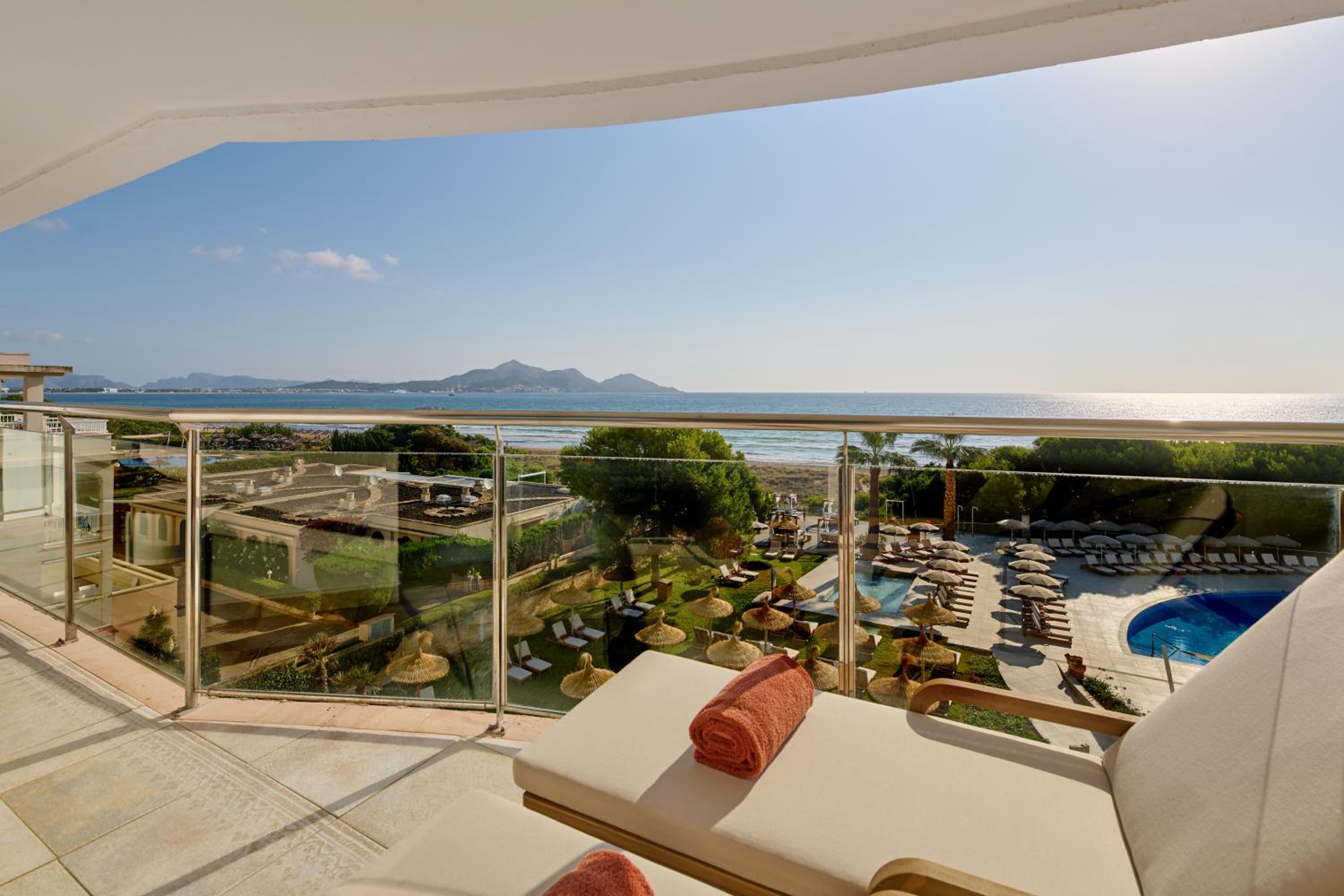 1 Bedroom Suite Sea Front View thumbnail 5