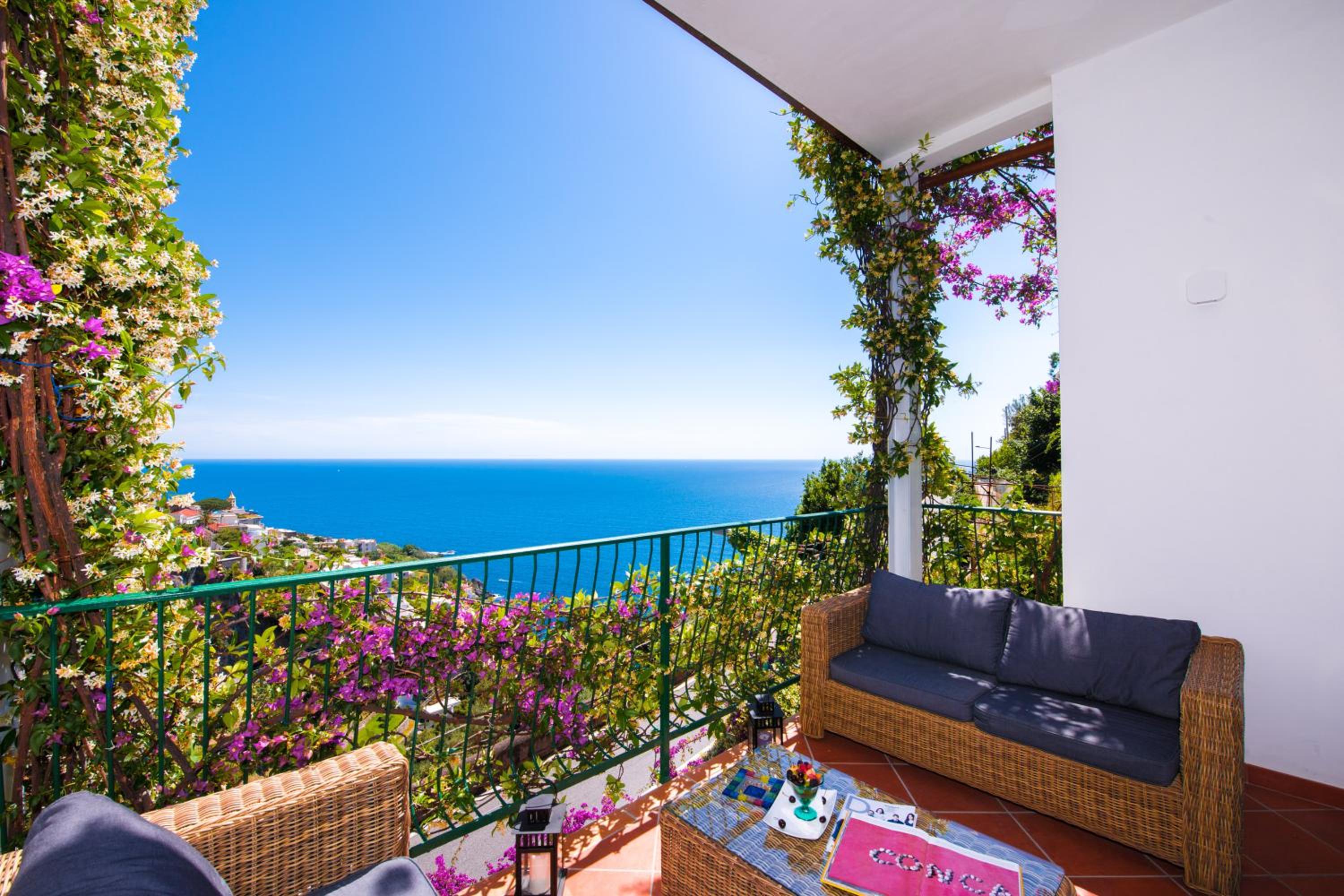 Deluxe Triple Room with Sea View - Photo 12
