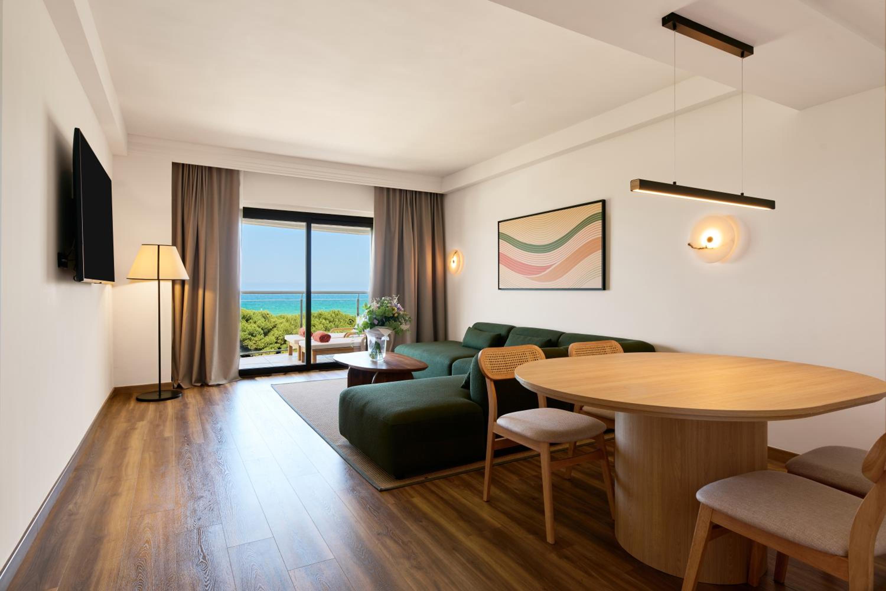 1 Bedroom Suite Sea Front View thumbnail 6