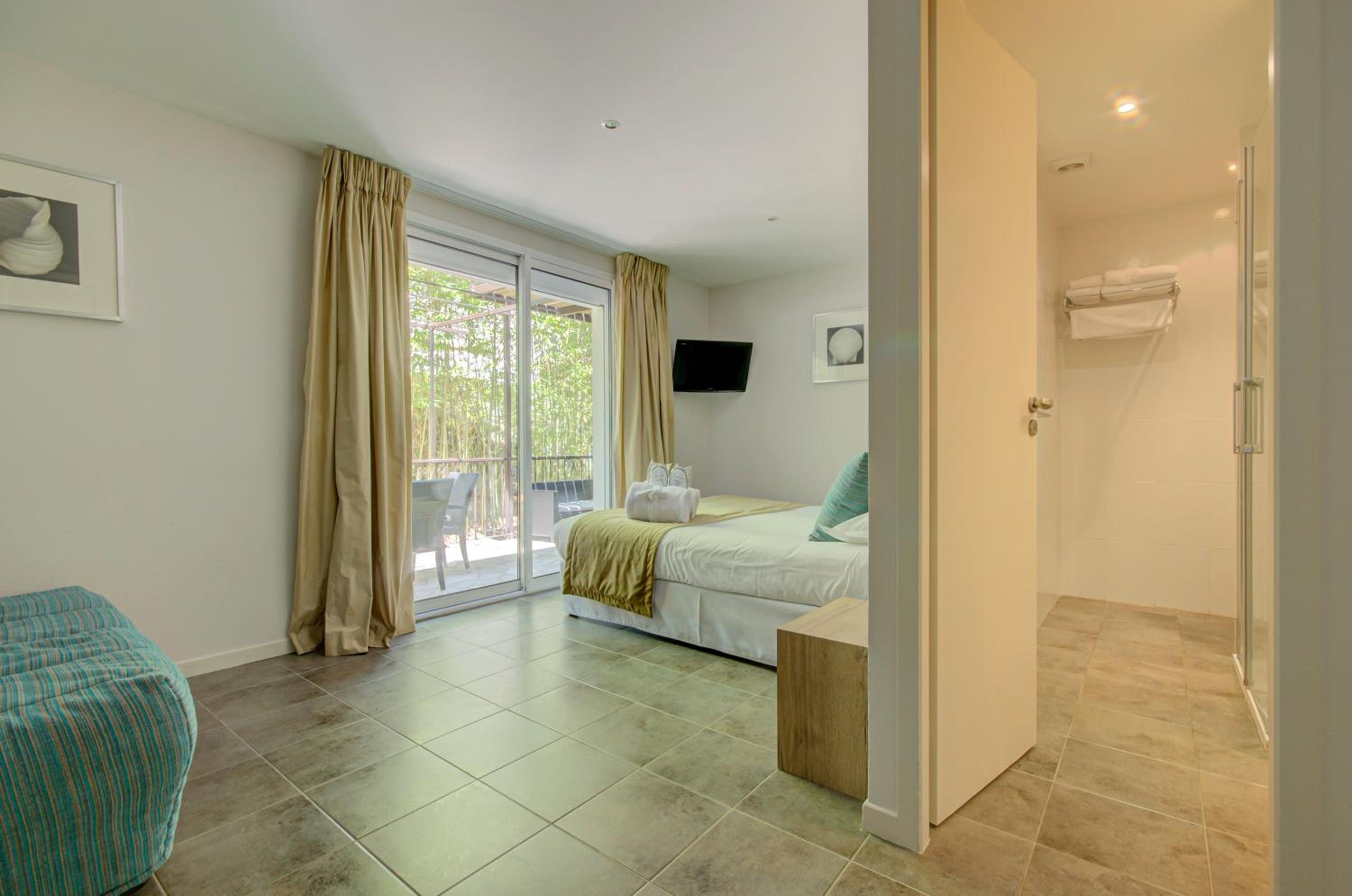 Double Room with Sofa and Terrace - Photo 6
