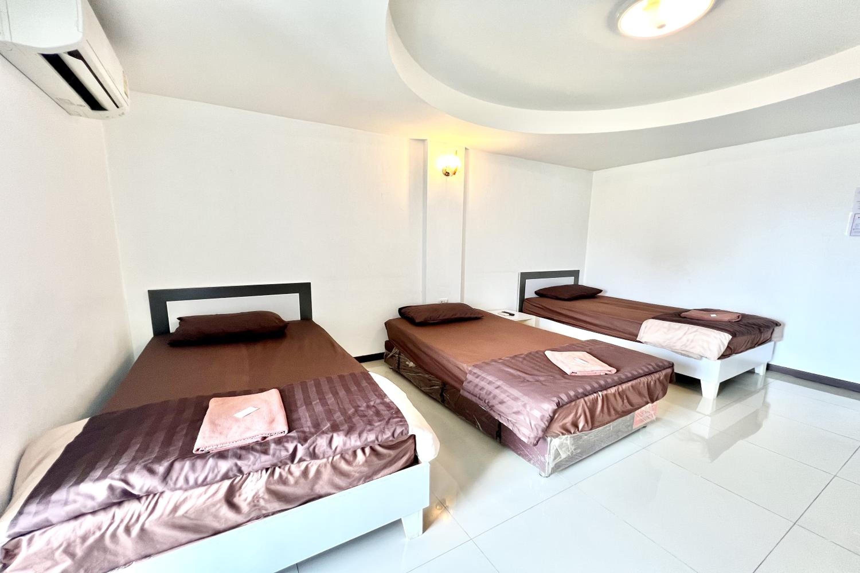 Triple Room - Photo 13