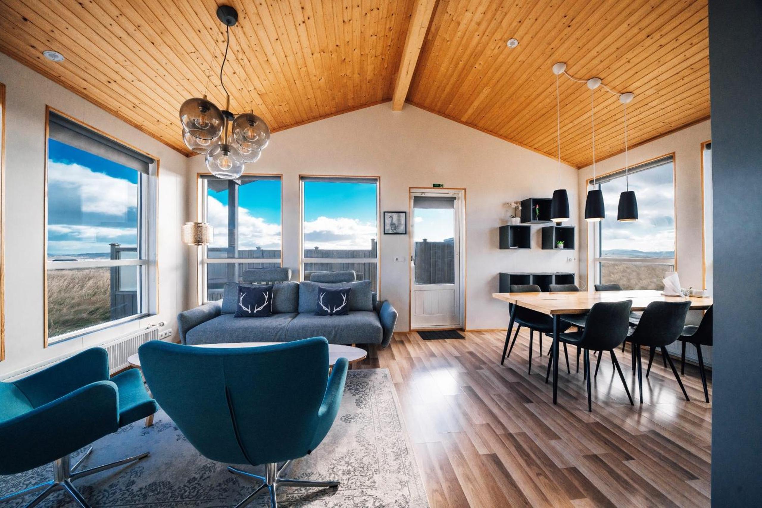 Six Person Cabin photo 2