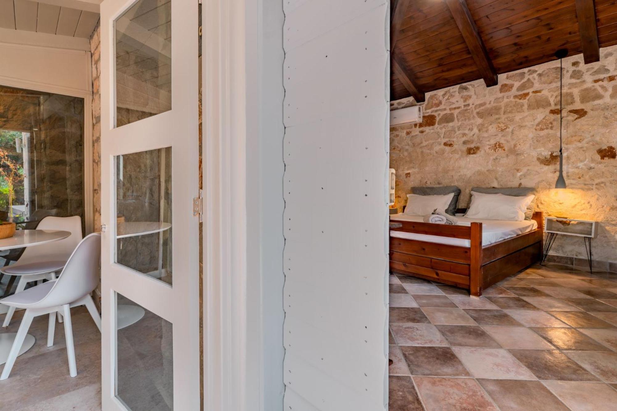 One-Bedroom House photo 2