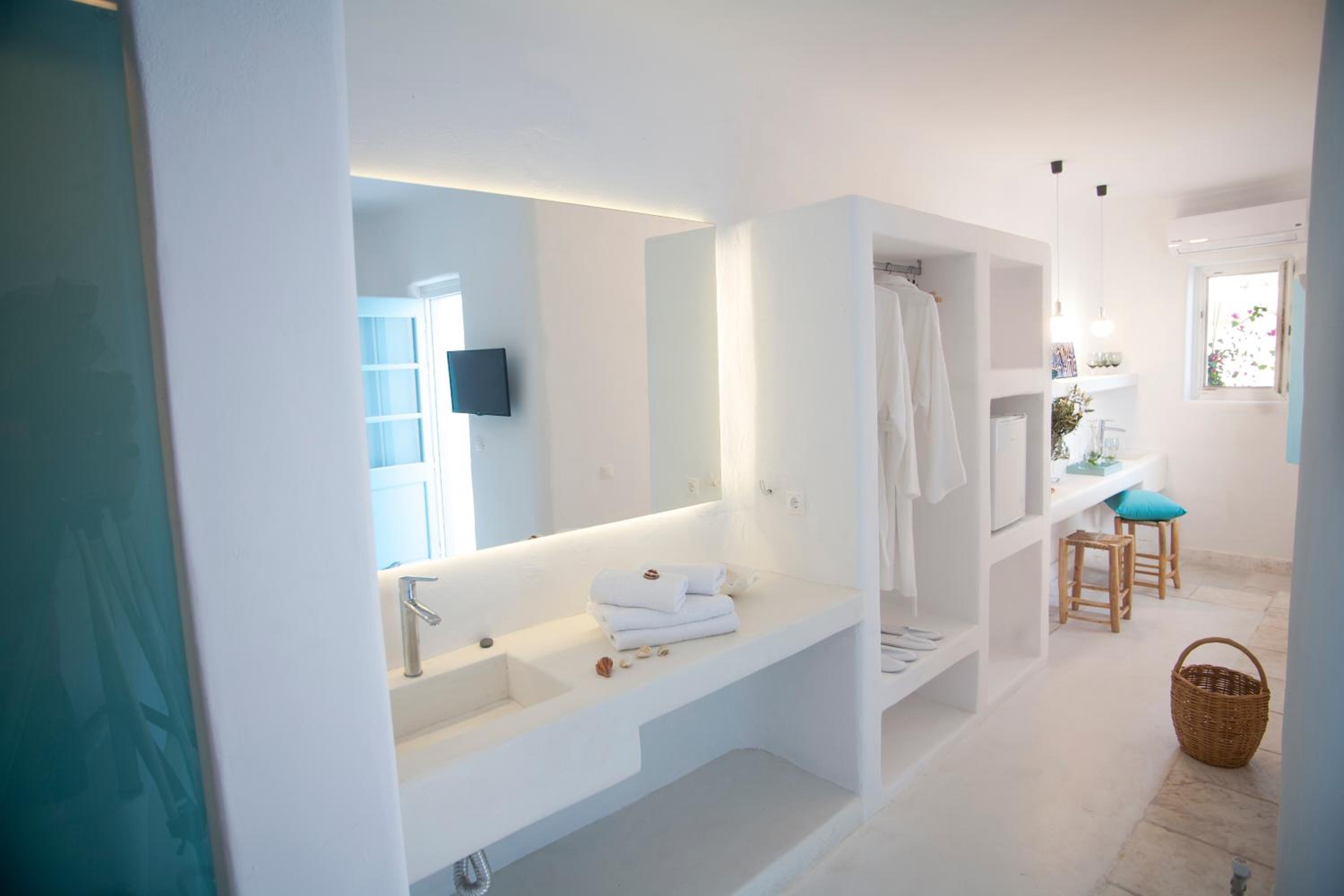 Apartment with Side Sea View - Photo 7