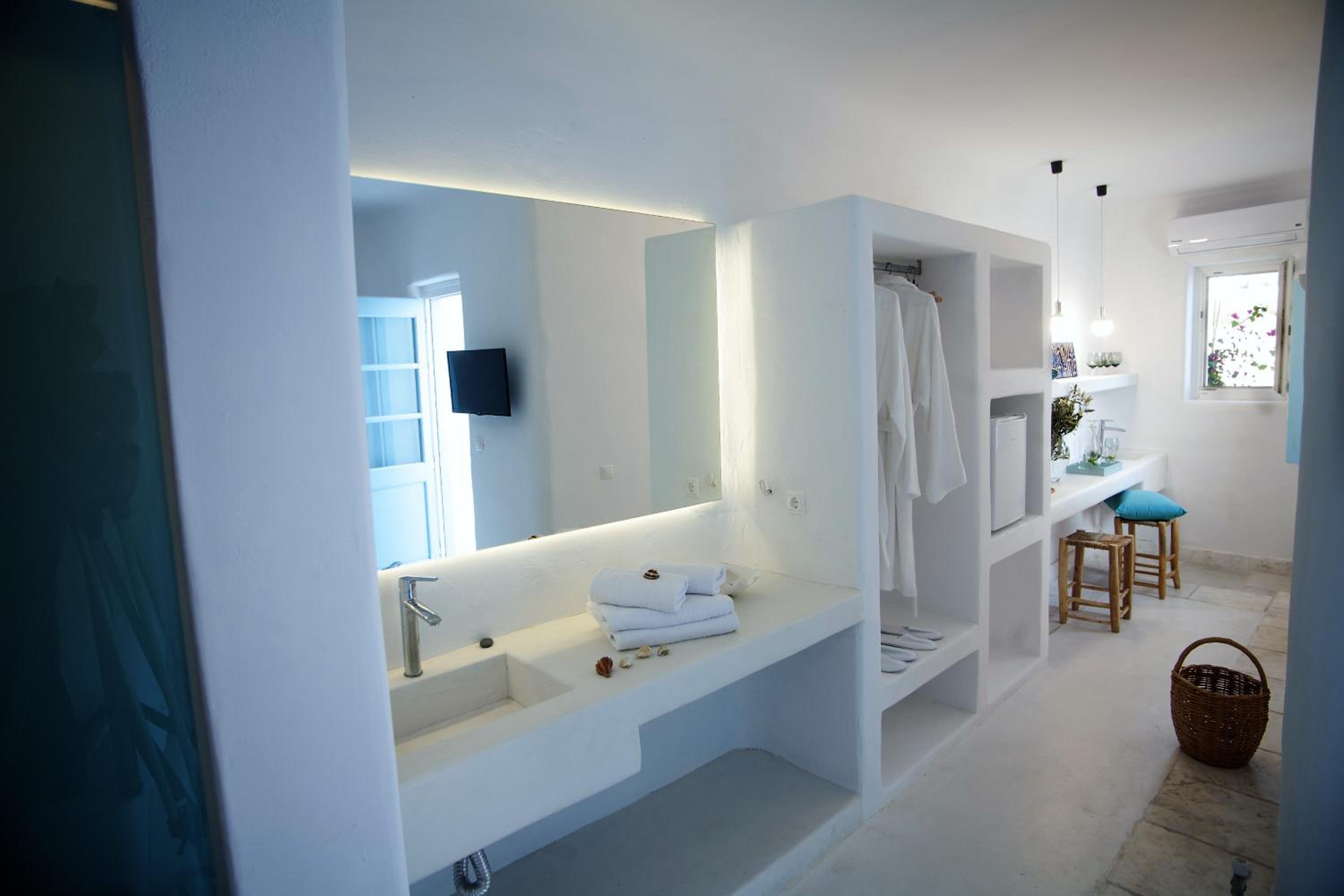 Apartment with Side Sea View - Photo 9