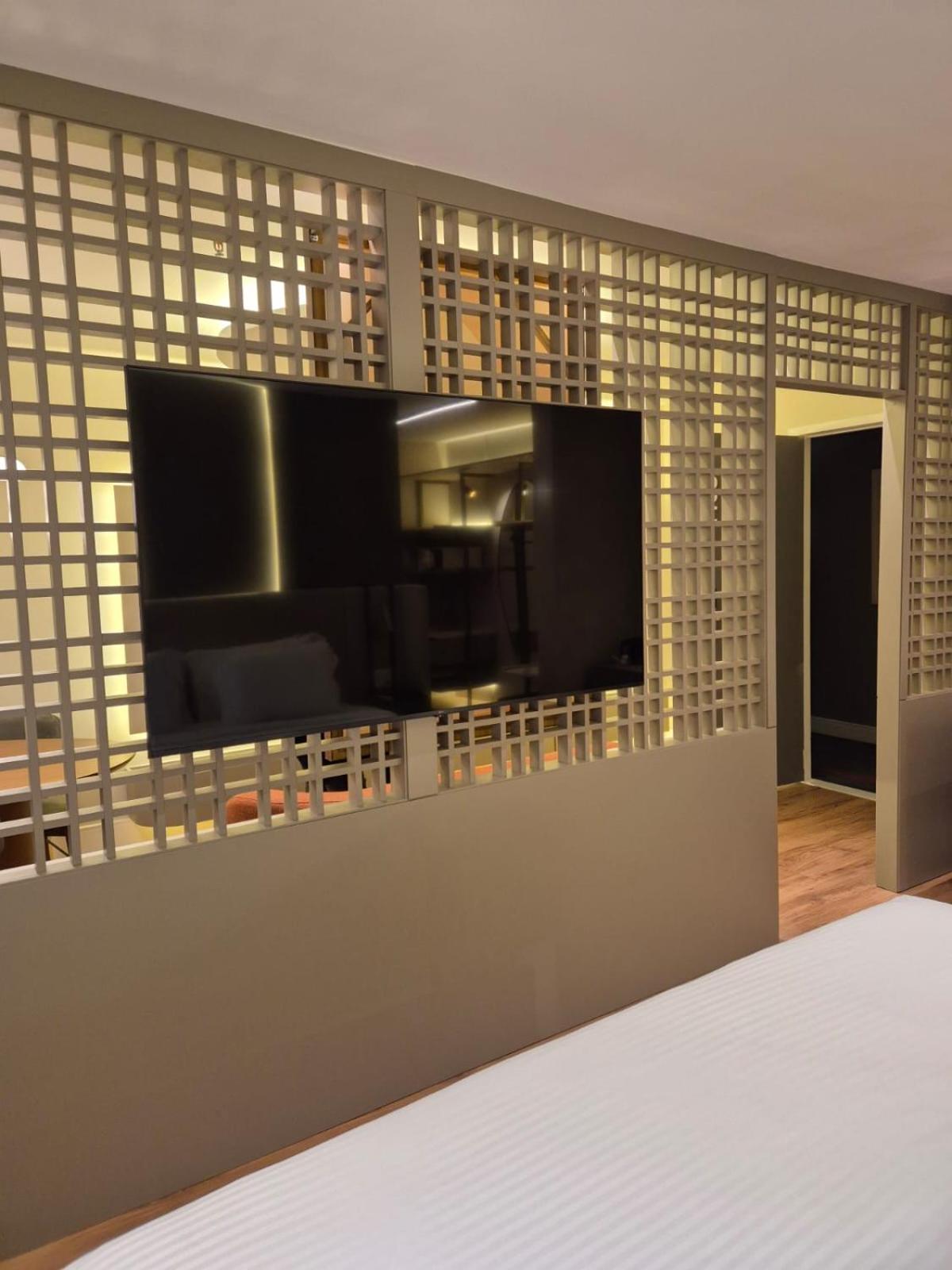 Luxury Double Room, 1 Queen Bed thumbnail 5