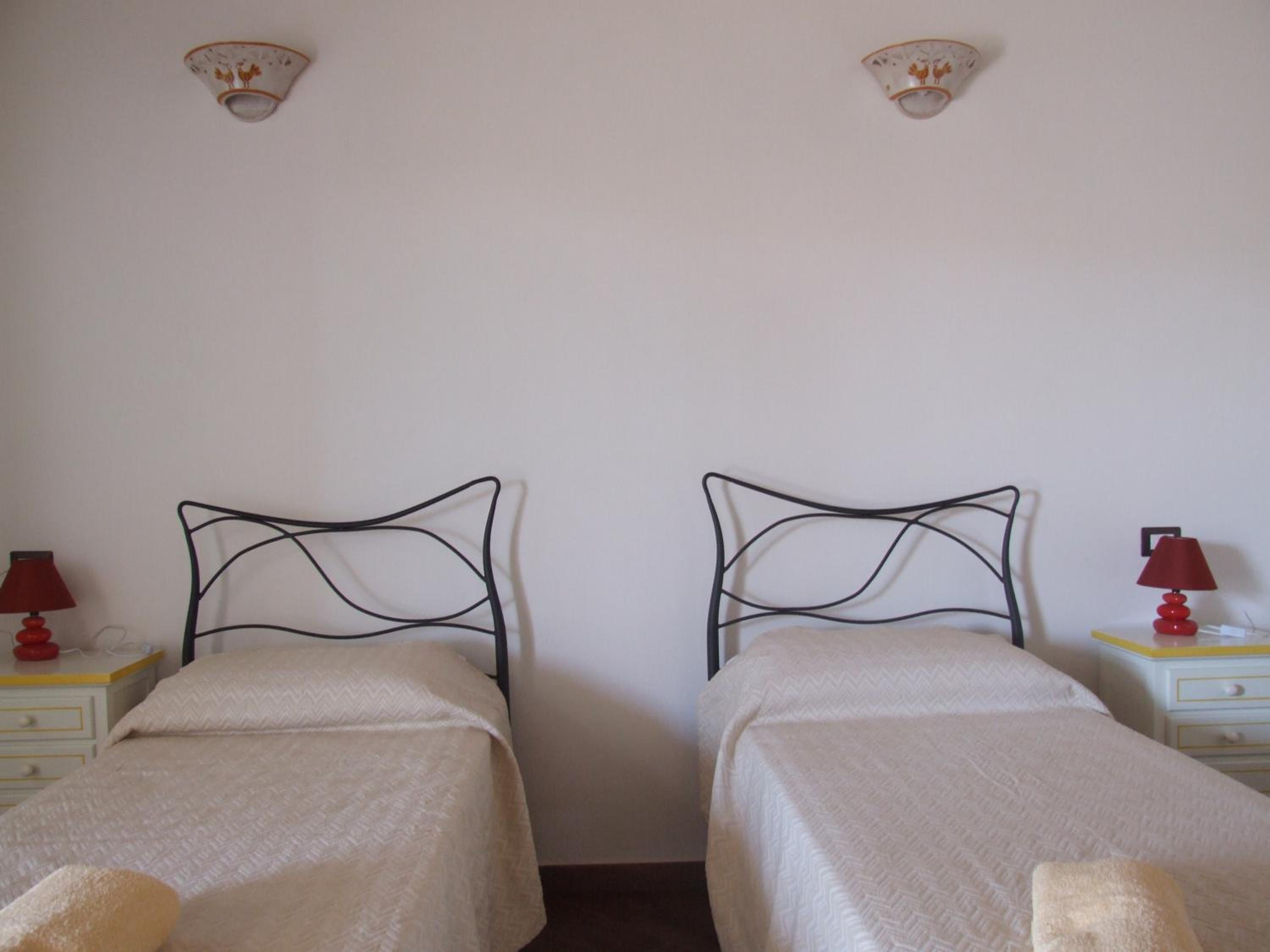 Twin Room - Disability Access photo 2