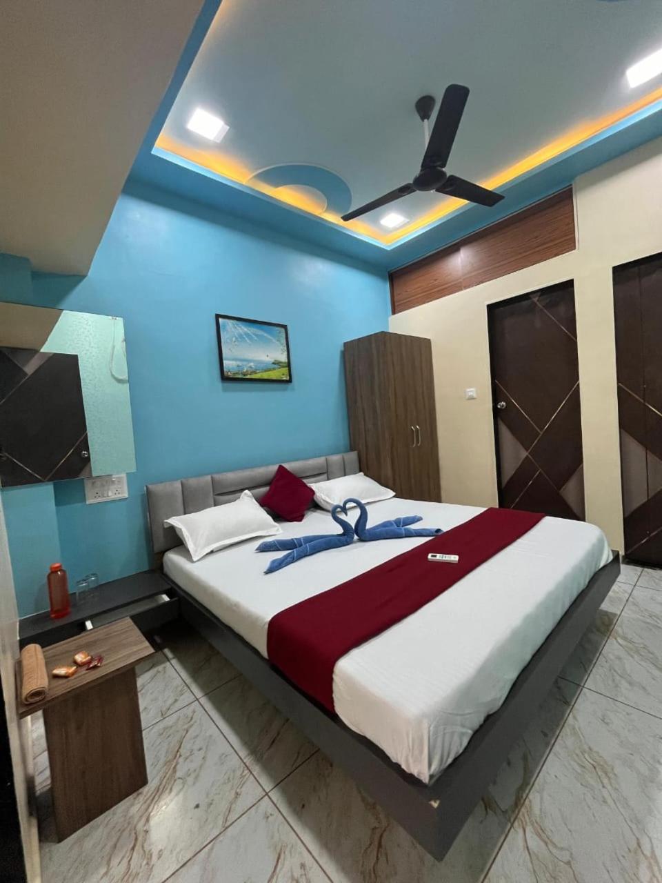 Deluxe Double Room (2 Adults + 1 Child) photo 2