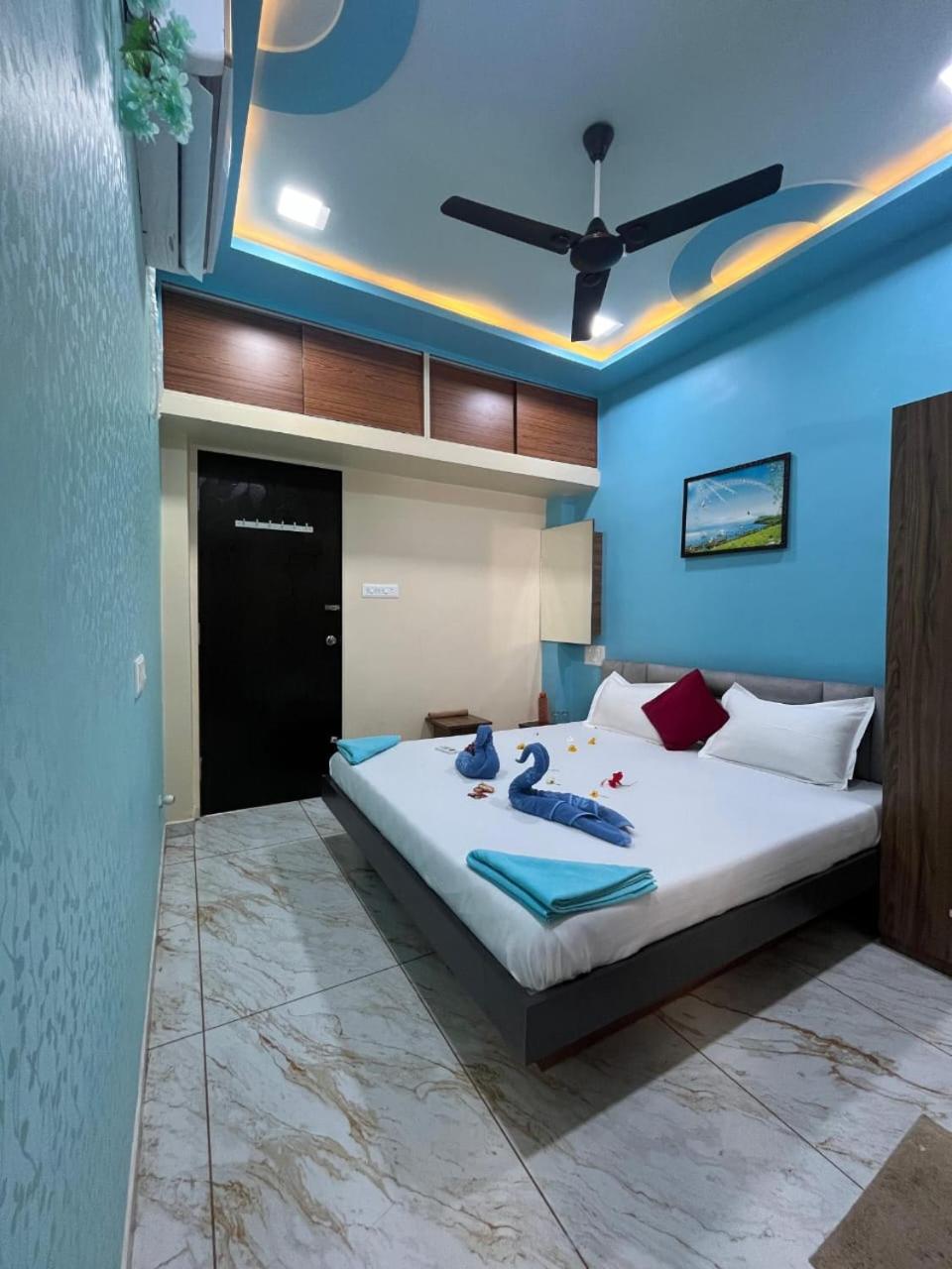 Deluxe Double Room (2 Adults + 1 Child)