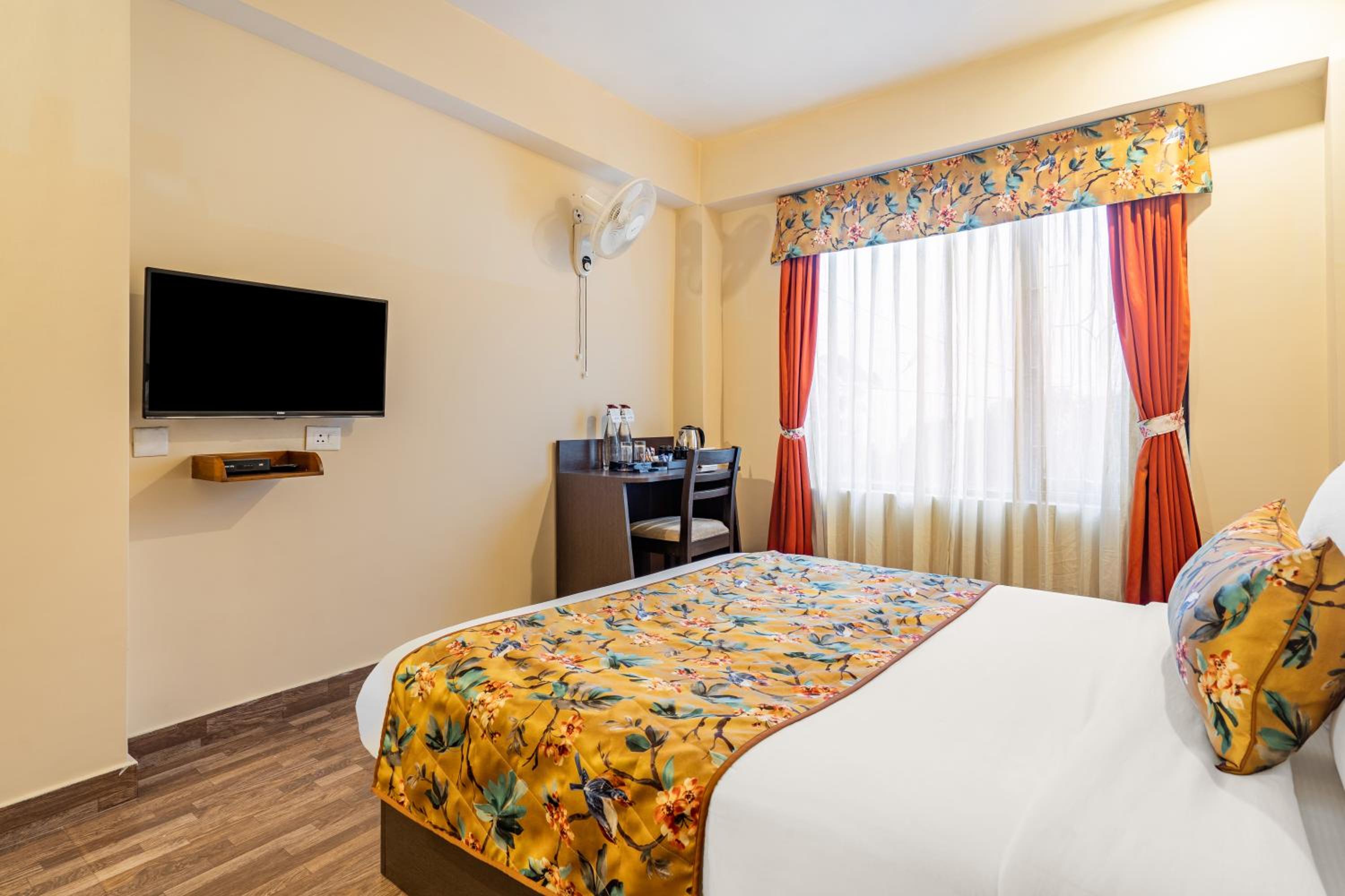 Deluxe Room - Photo 5