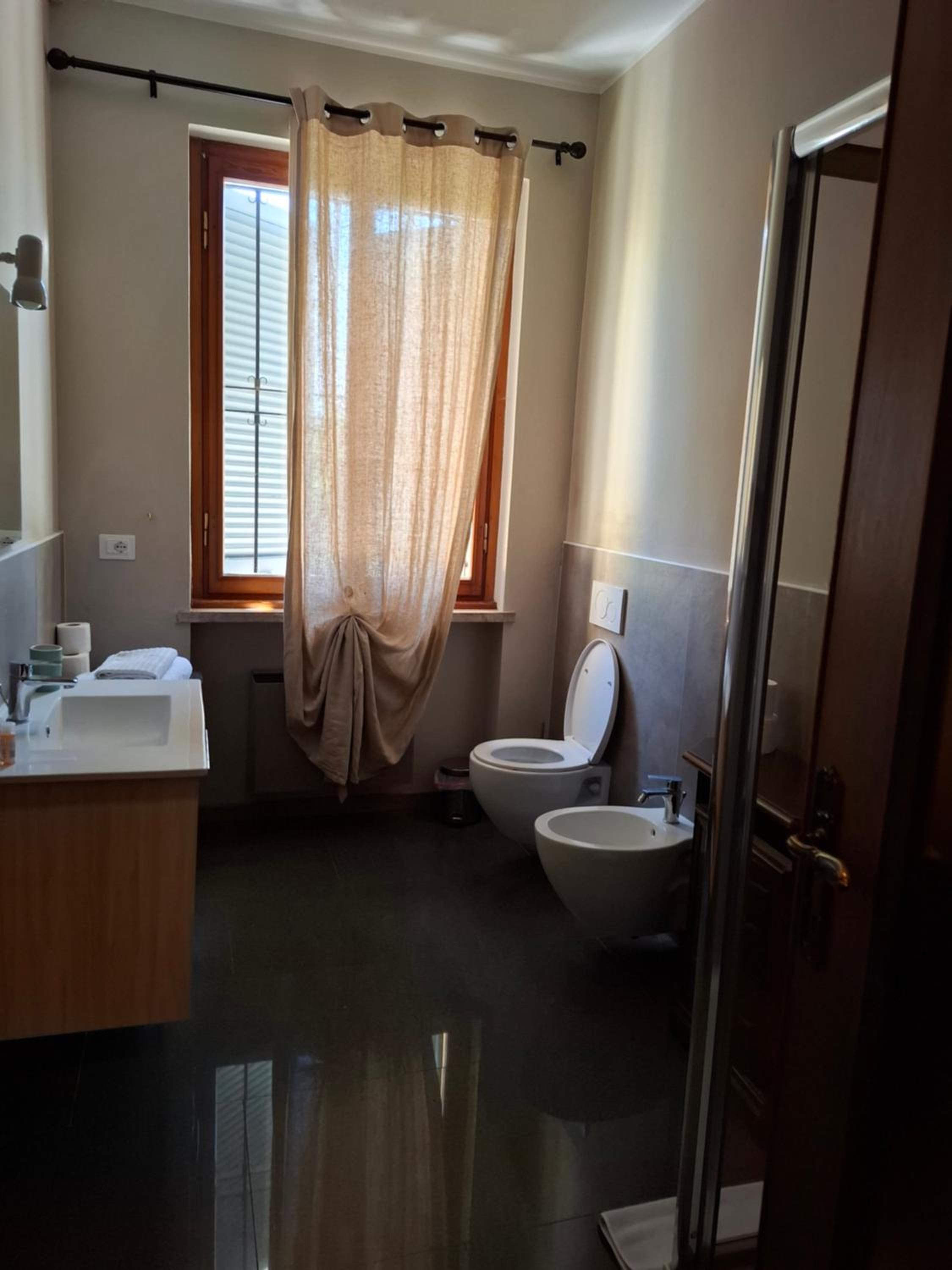 One-Bedroom Apartment with Park View photo 2