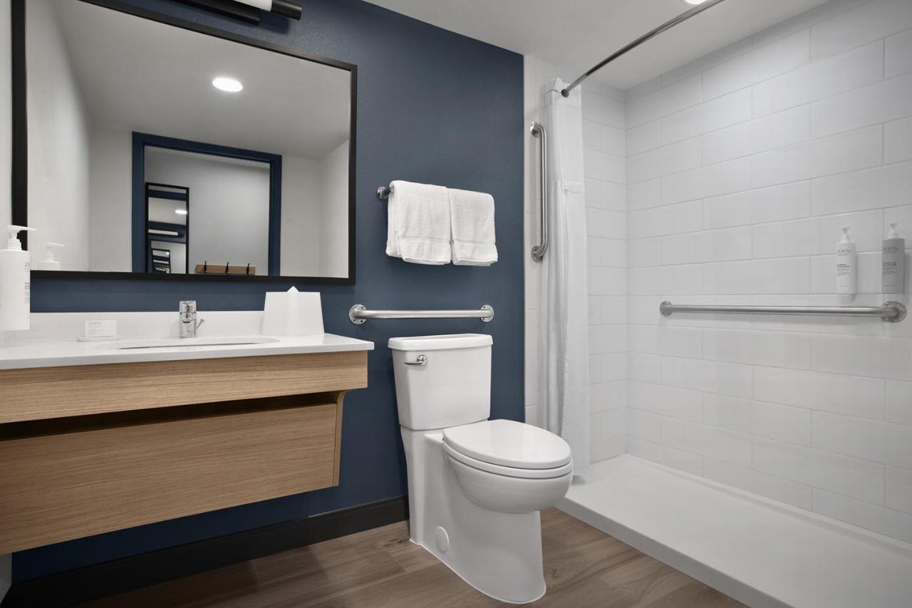 King Room with Roll-In Shower - Mobility and Hearing Access
