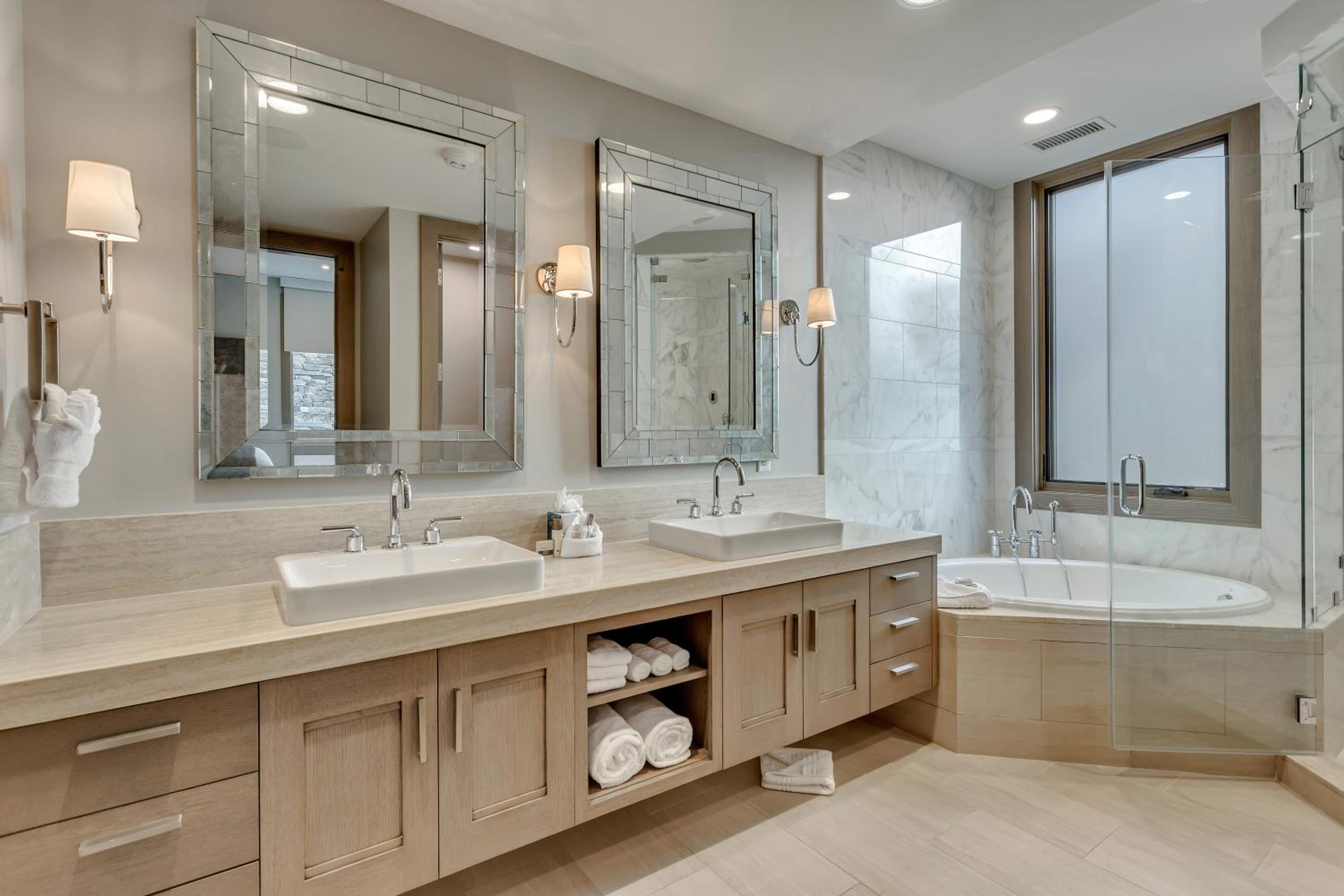 Suite with Mountain View
