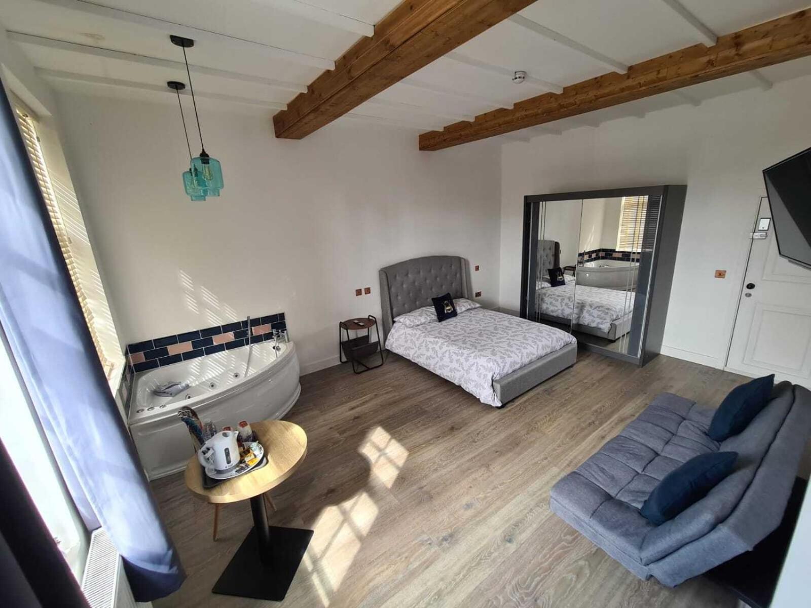 One-Bedroom Suite photo 1