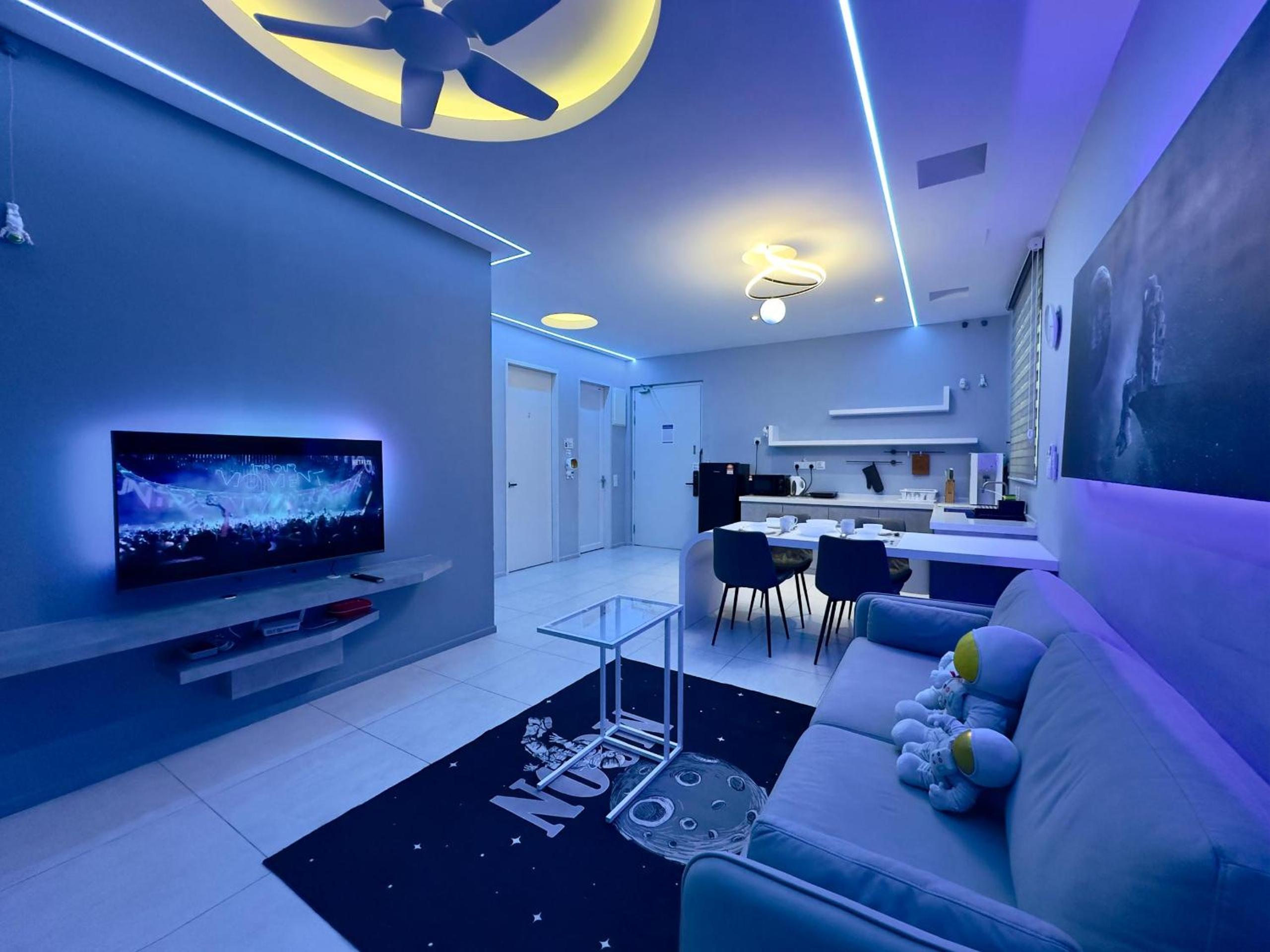 Two-Bedroom Deluxe Apartment with Balcony