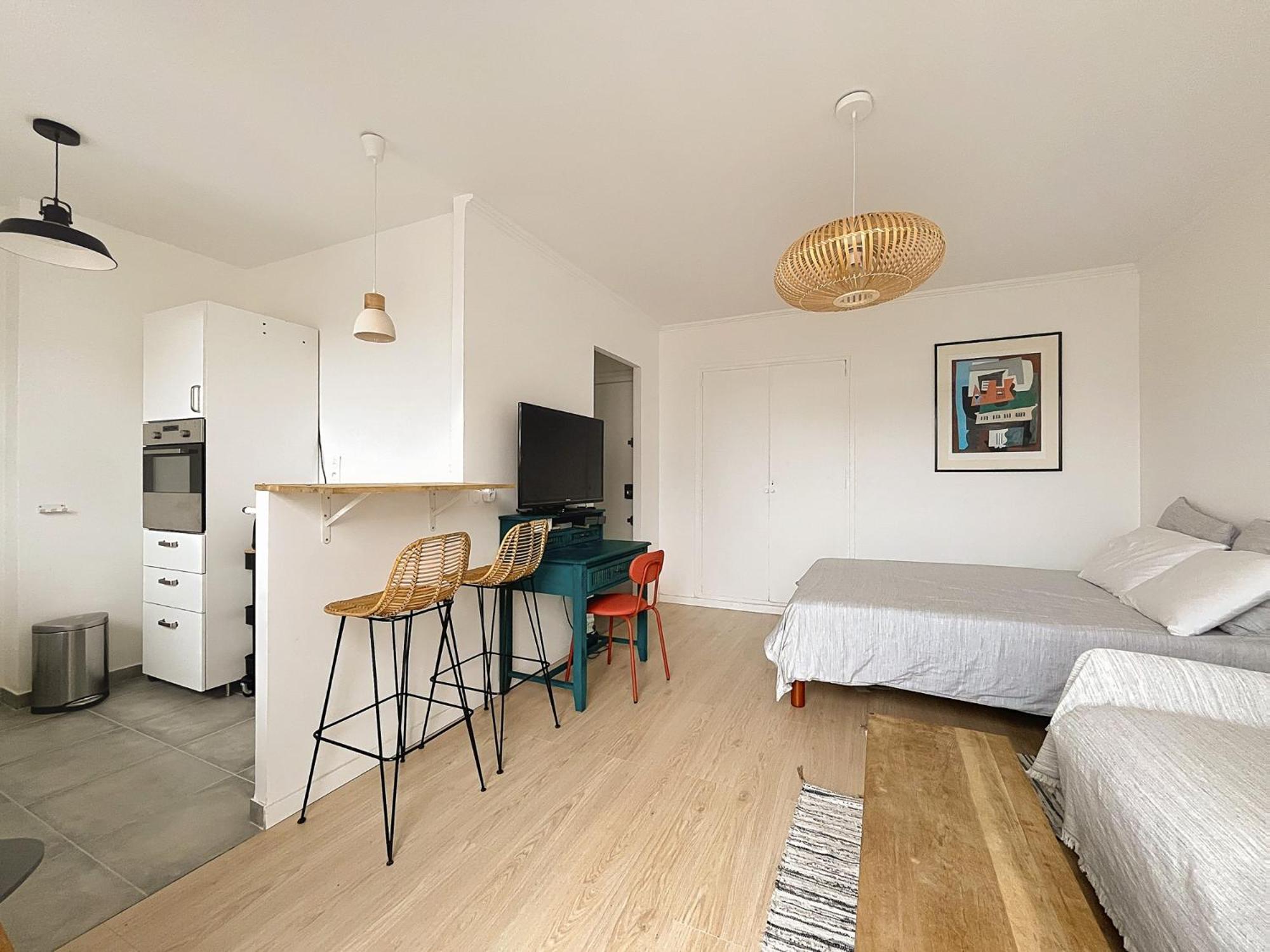 One-Bedroom Apartment photo 2
