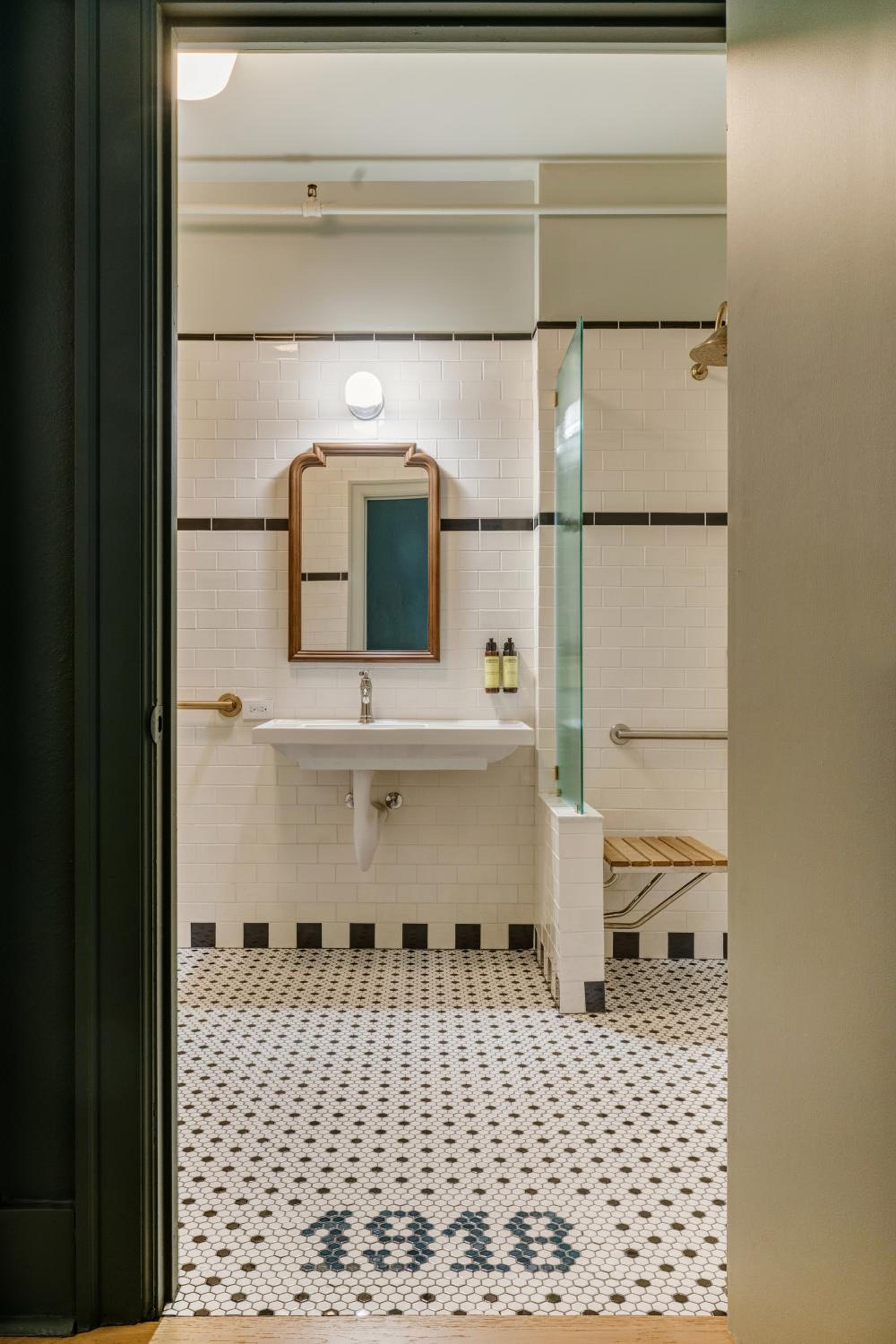 Queen Room - Disability Access