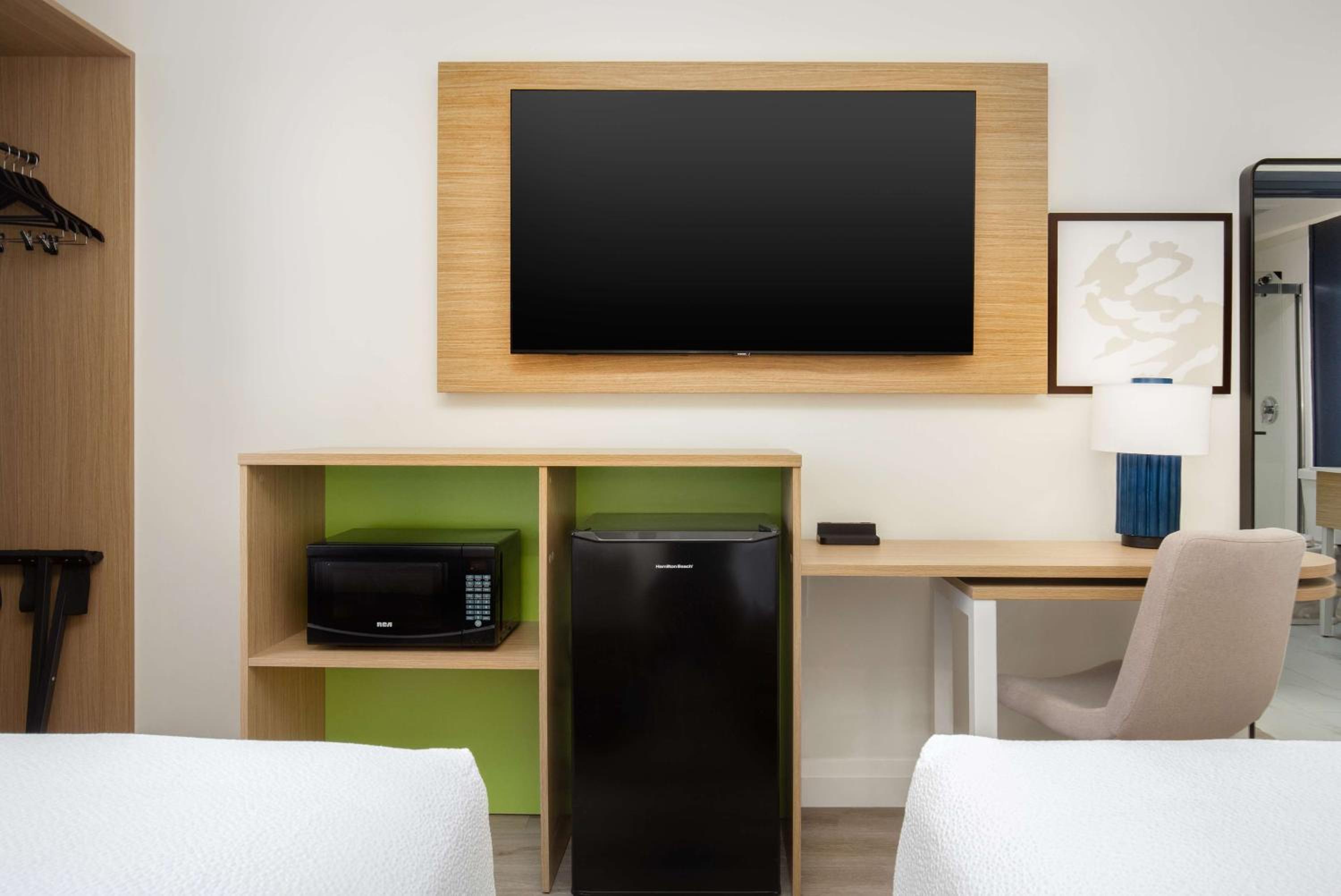Double Room with Two Double Beds - Photo 2