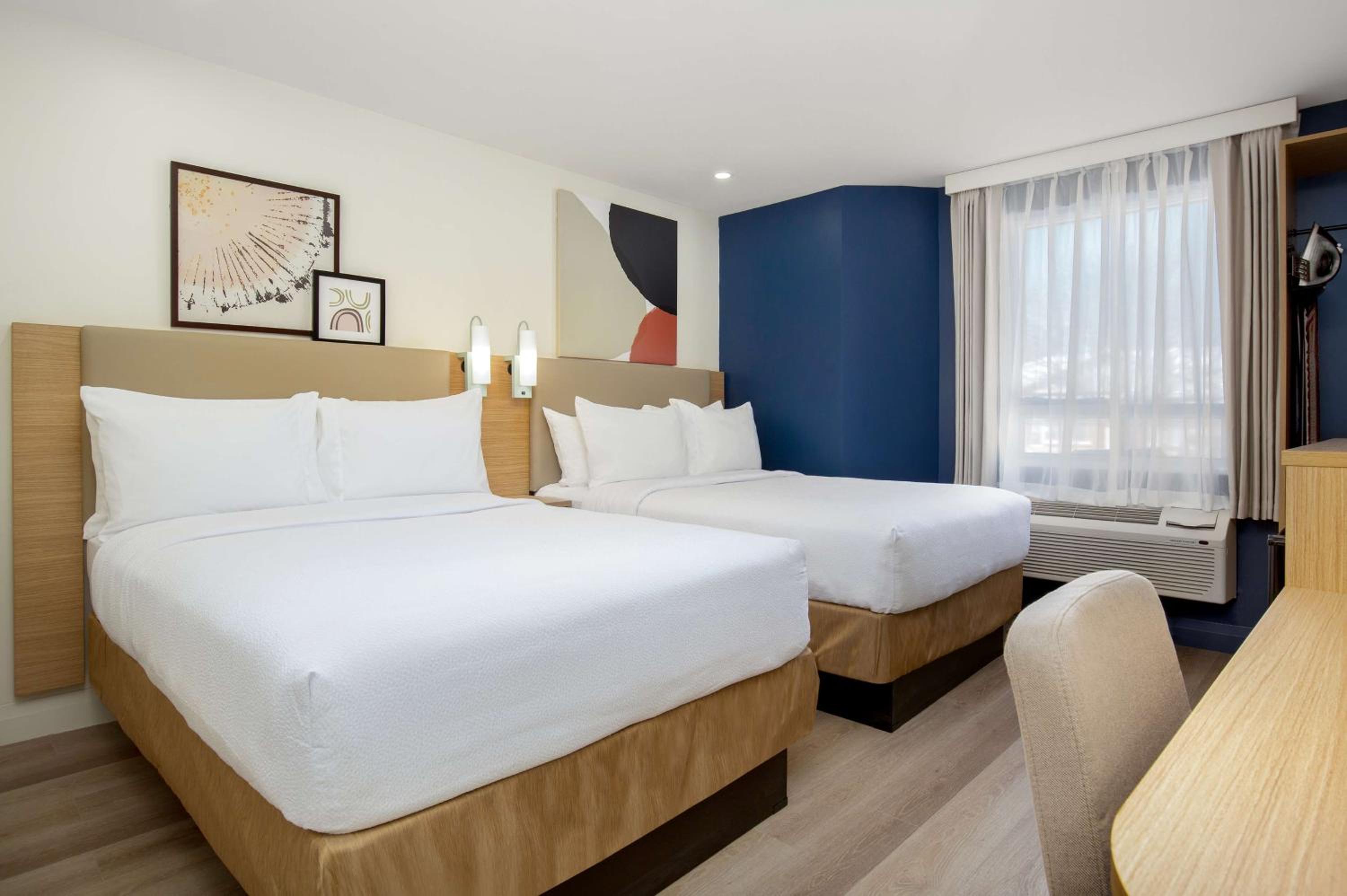 Double Room with Two Double Beds - Photo 4