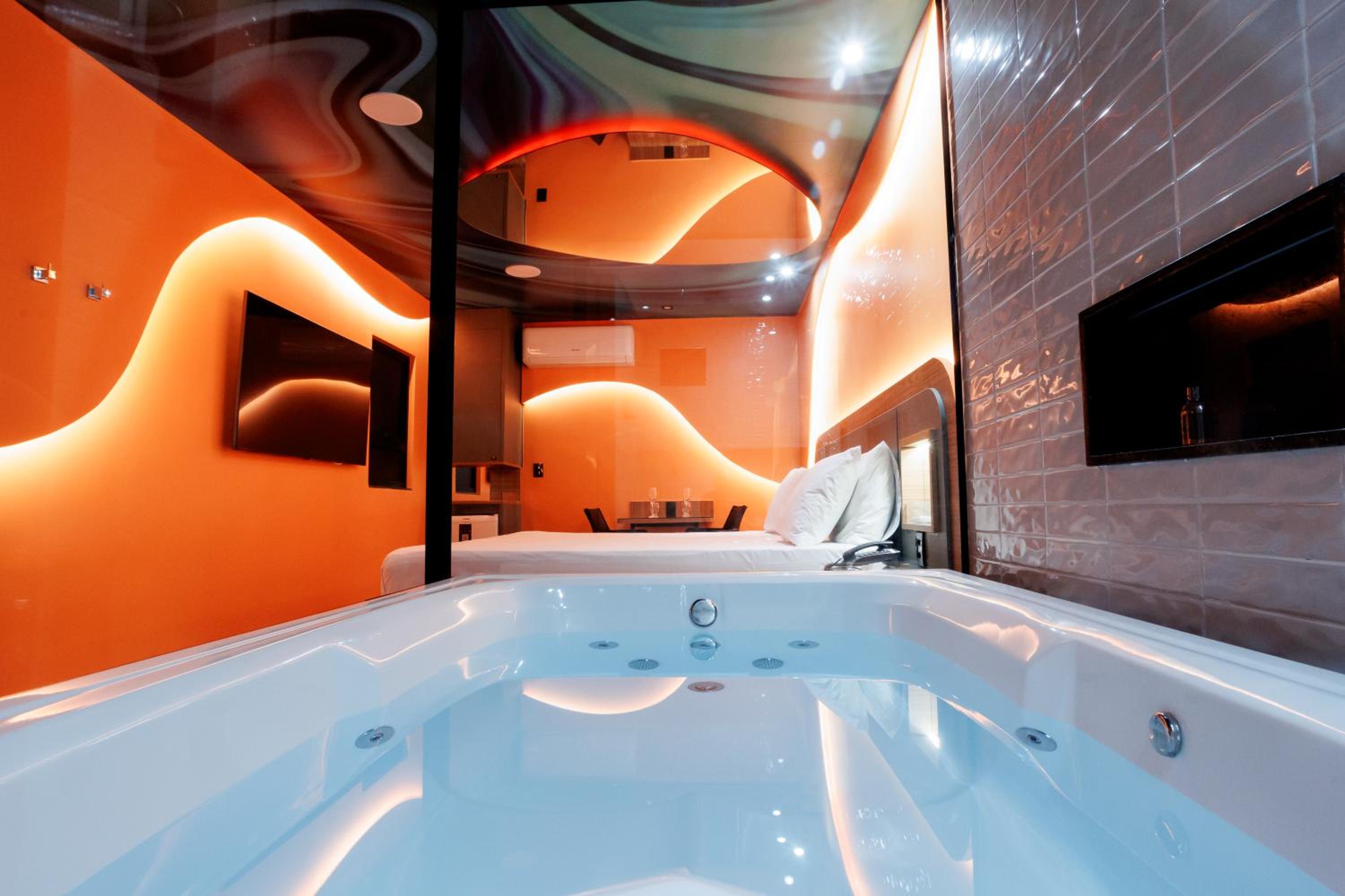 King Suite with Spa Bath