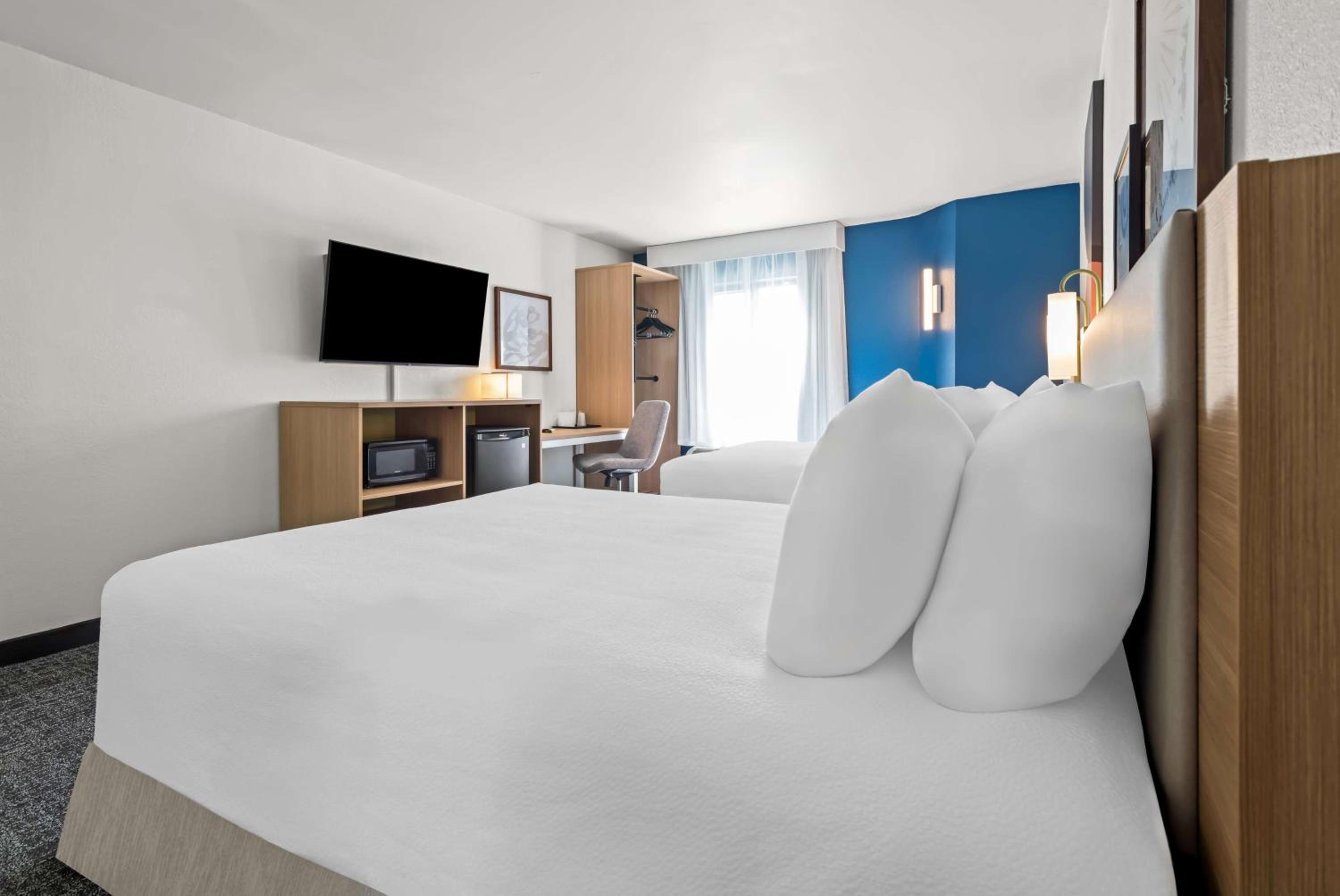 Queen Room with Two Queen Beds - Hearing Access - Photo 3