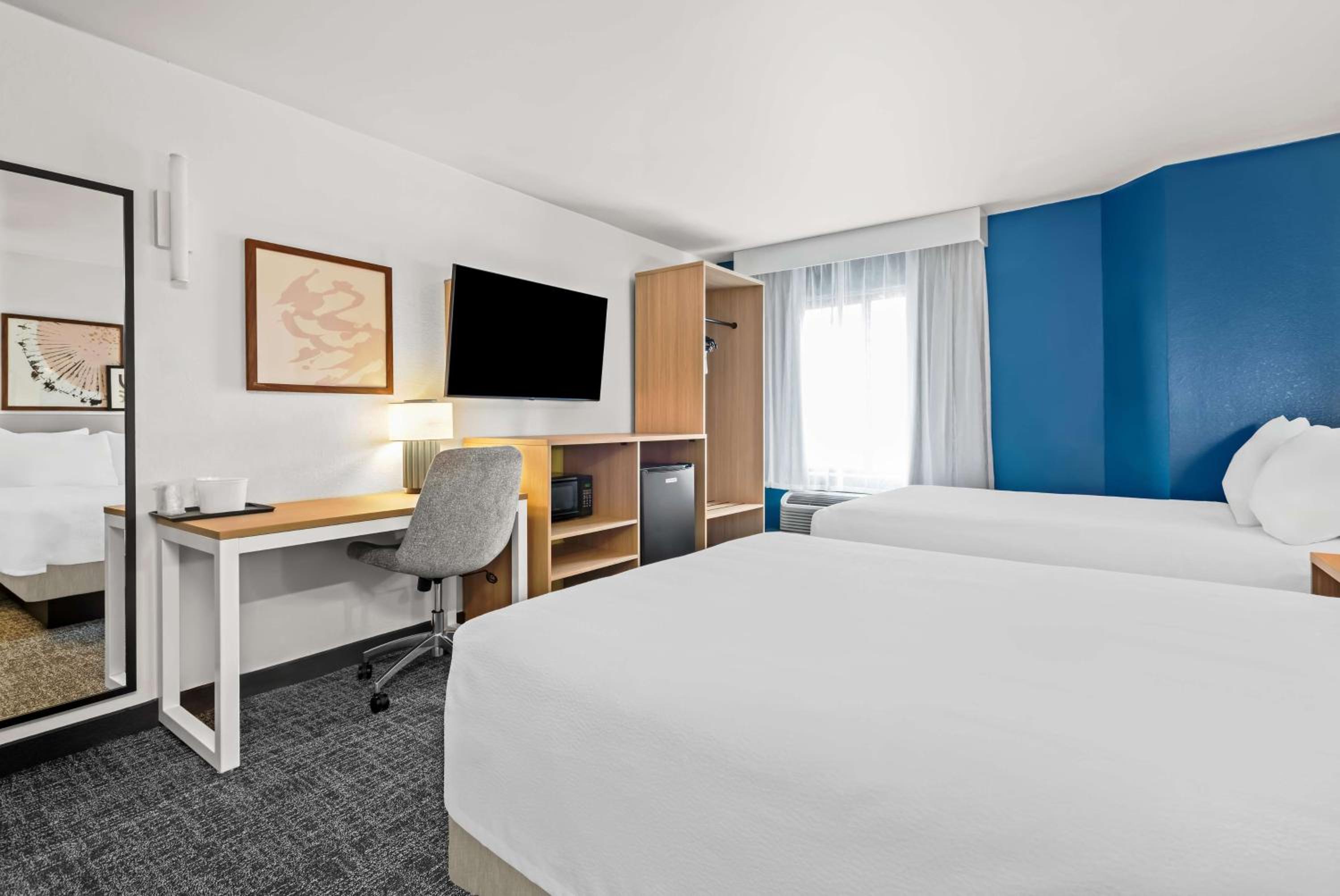 Double Room with Two Double Beds - Photo 3