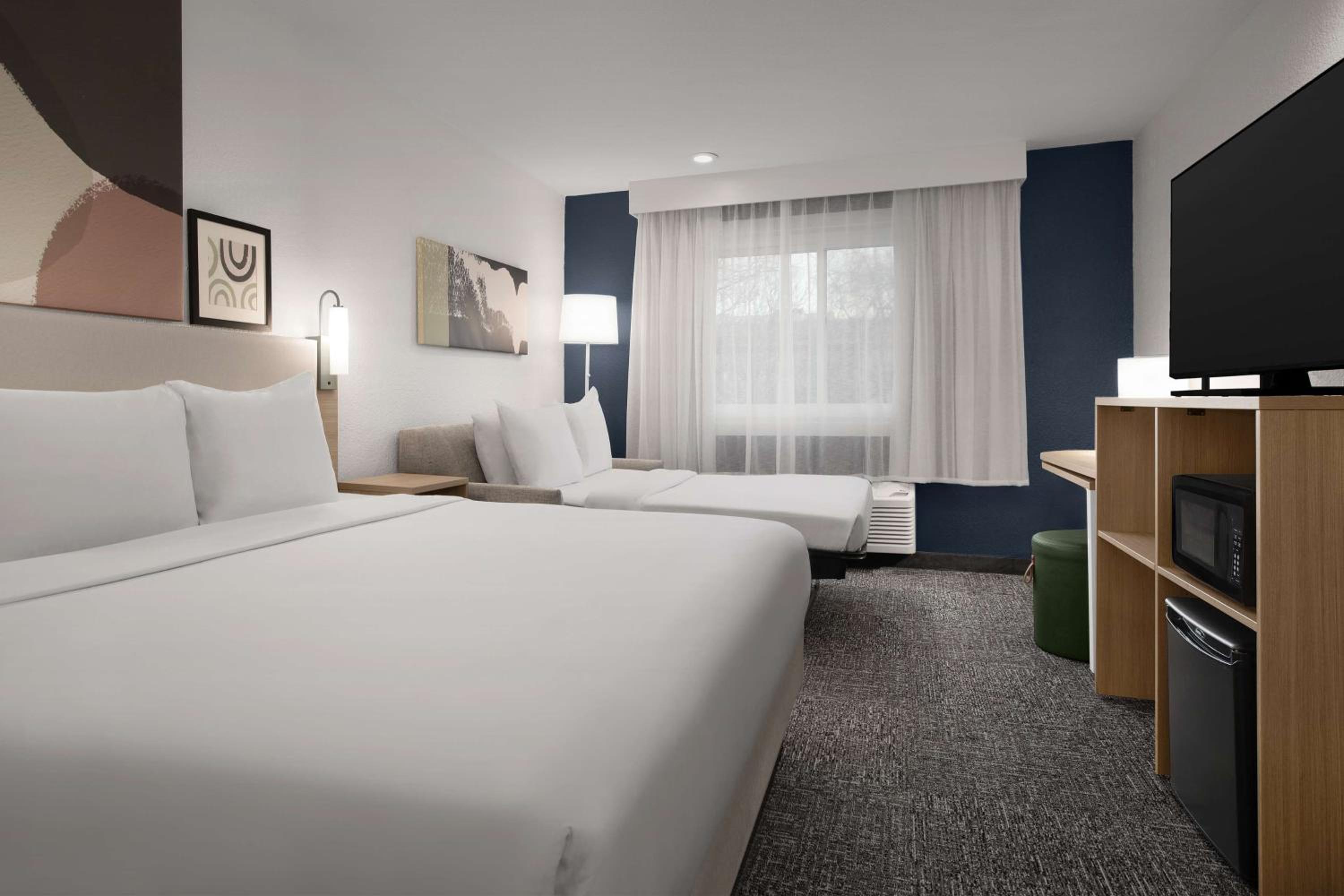 King Room with Sofa Bed - Non-Smoking - Photo 3