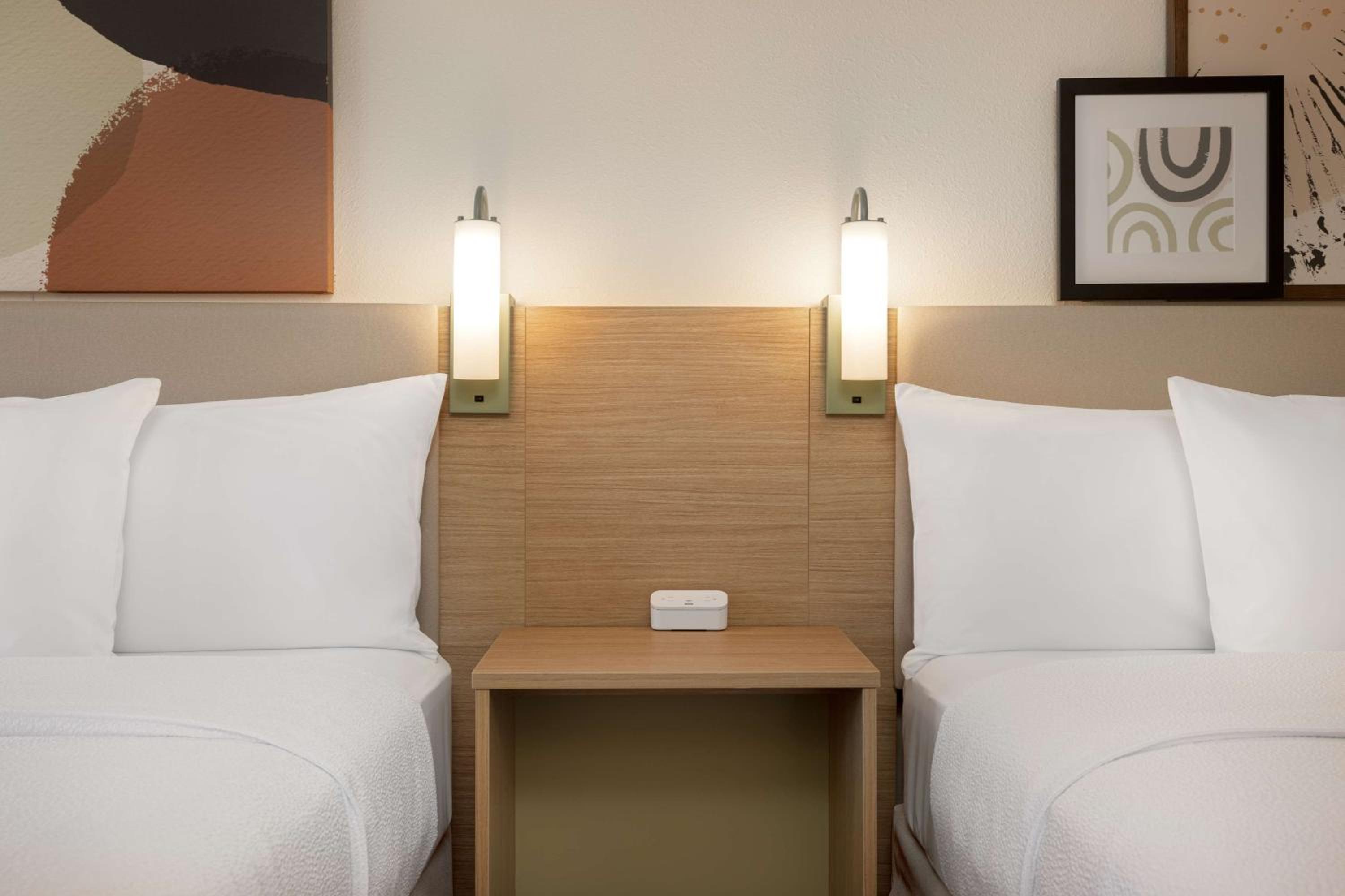 Queen Room with Two Queen Beds - Photo 1