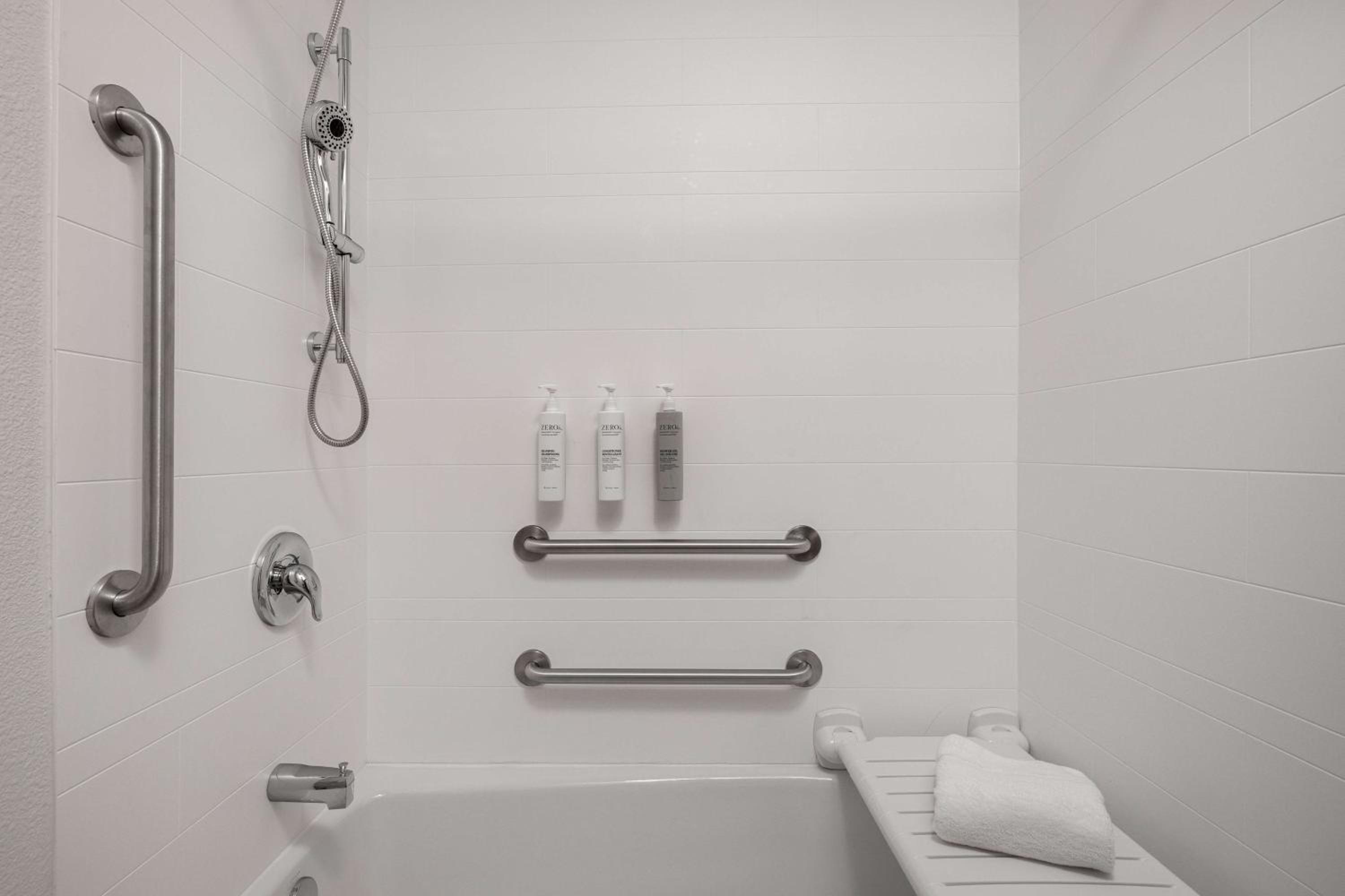Queen Room with Two Queen Beds and Accessible Tub - Mobility and Hearing Access - Photo 7