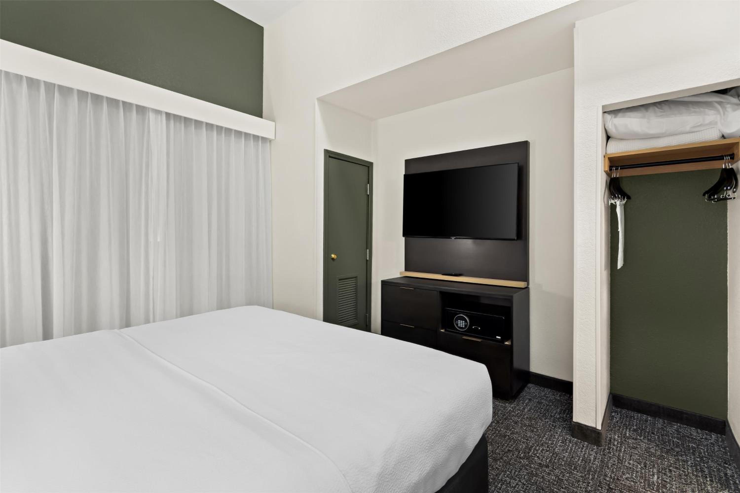 King Suite - Photo 3