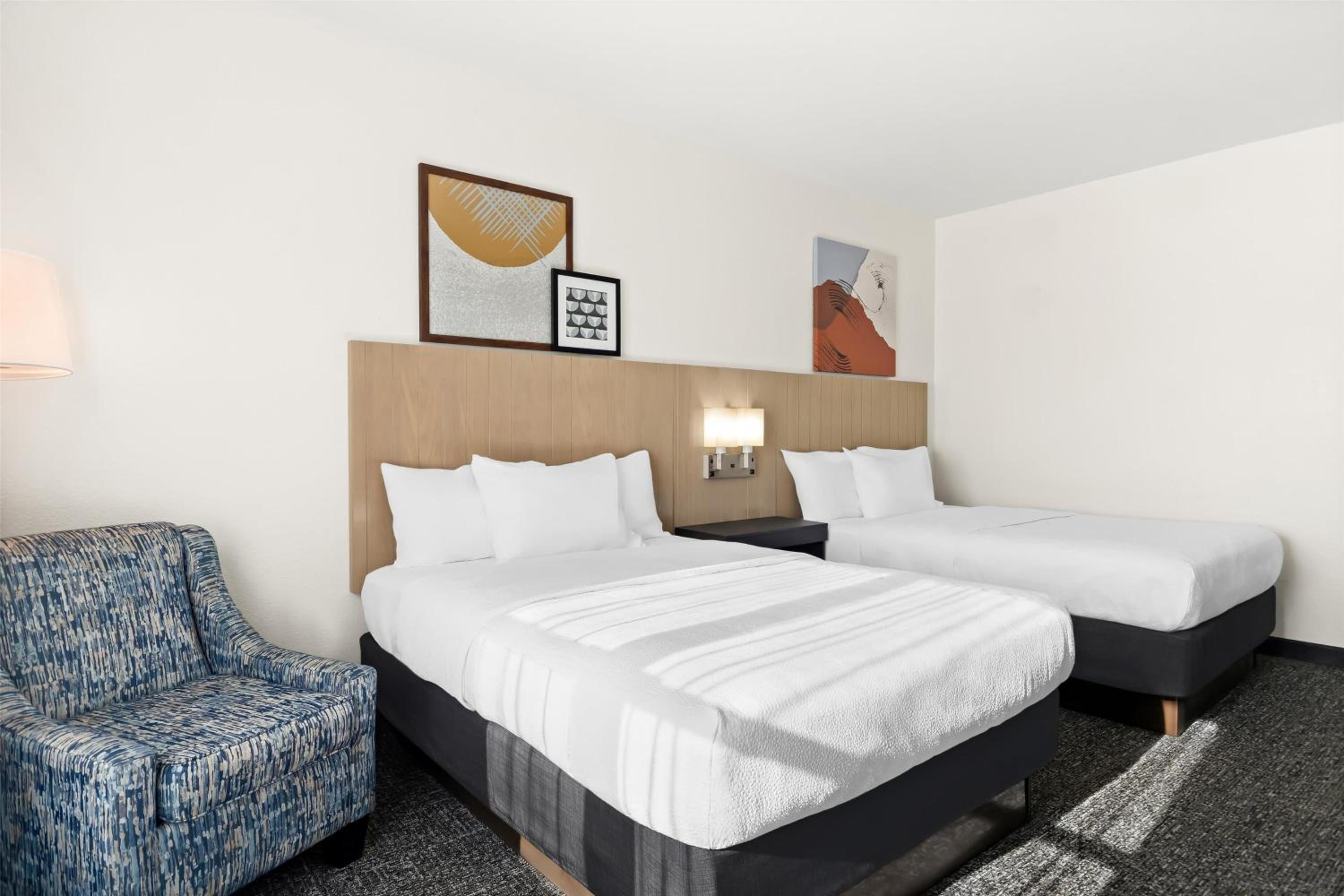 Queen Room with Two Queen Beds - Photo 1