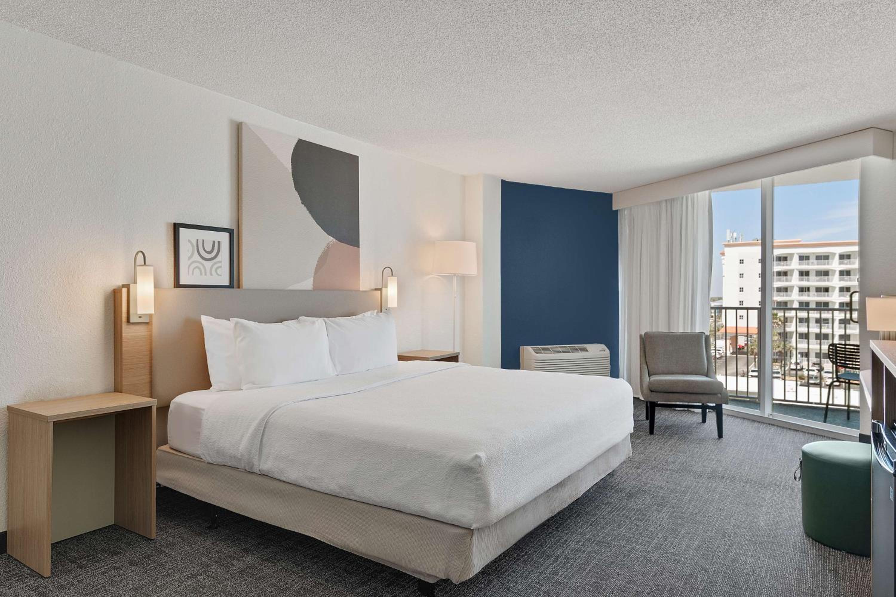 Oceanfront King Room - Photo 2