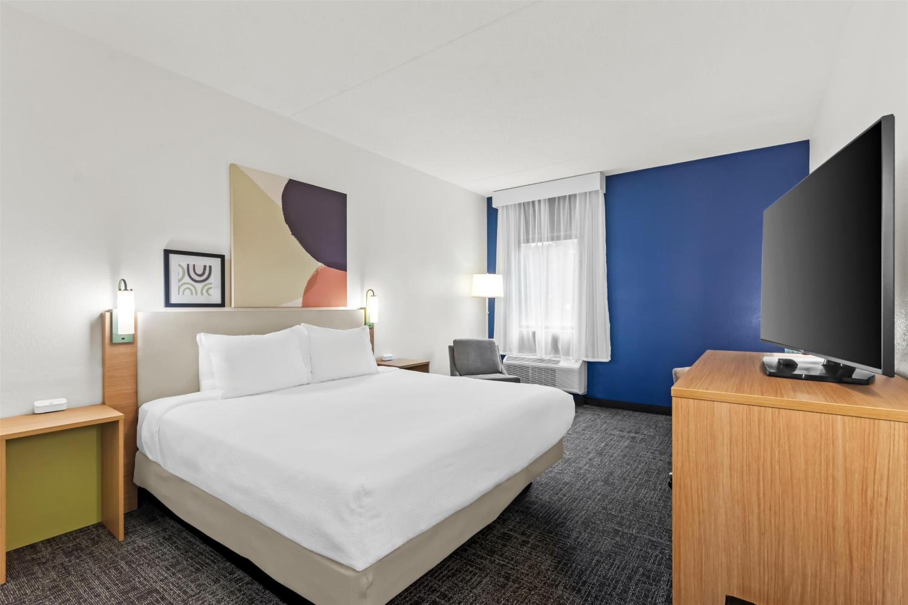 King Room with Mobility Accessible Tub - Photo 1