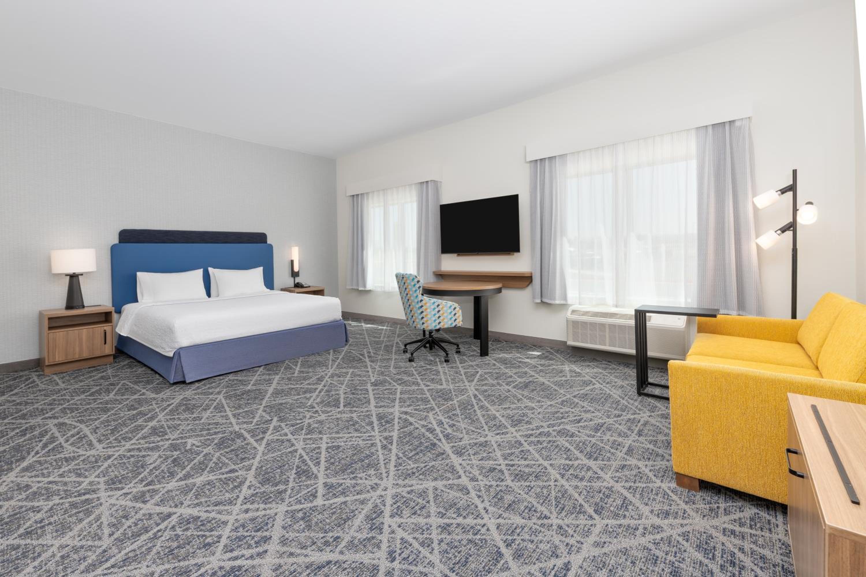 King Studio with Sofa Bed - Hearing Accessible - Photo 5