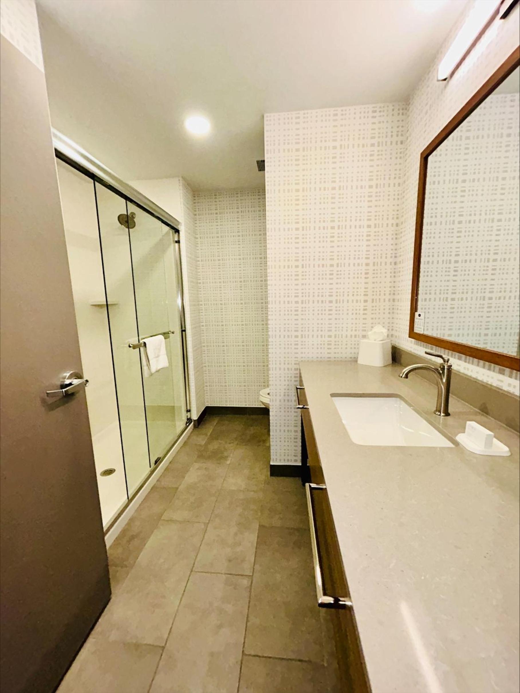King Room with Bath Tub - Mobility Access - Photo 1