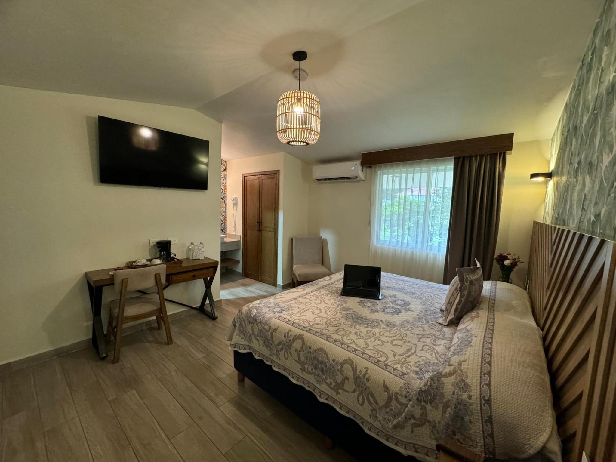 Deluxe Junior Suite photo 2