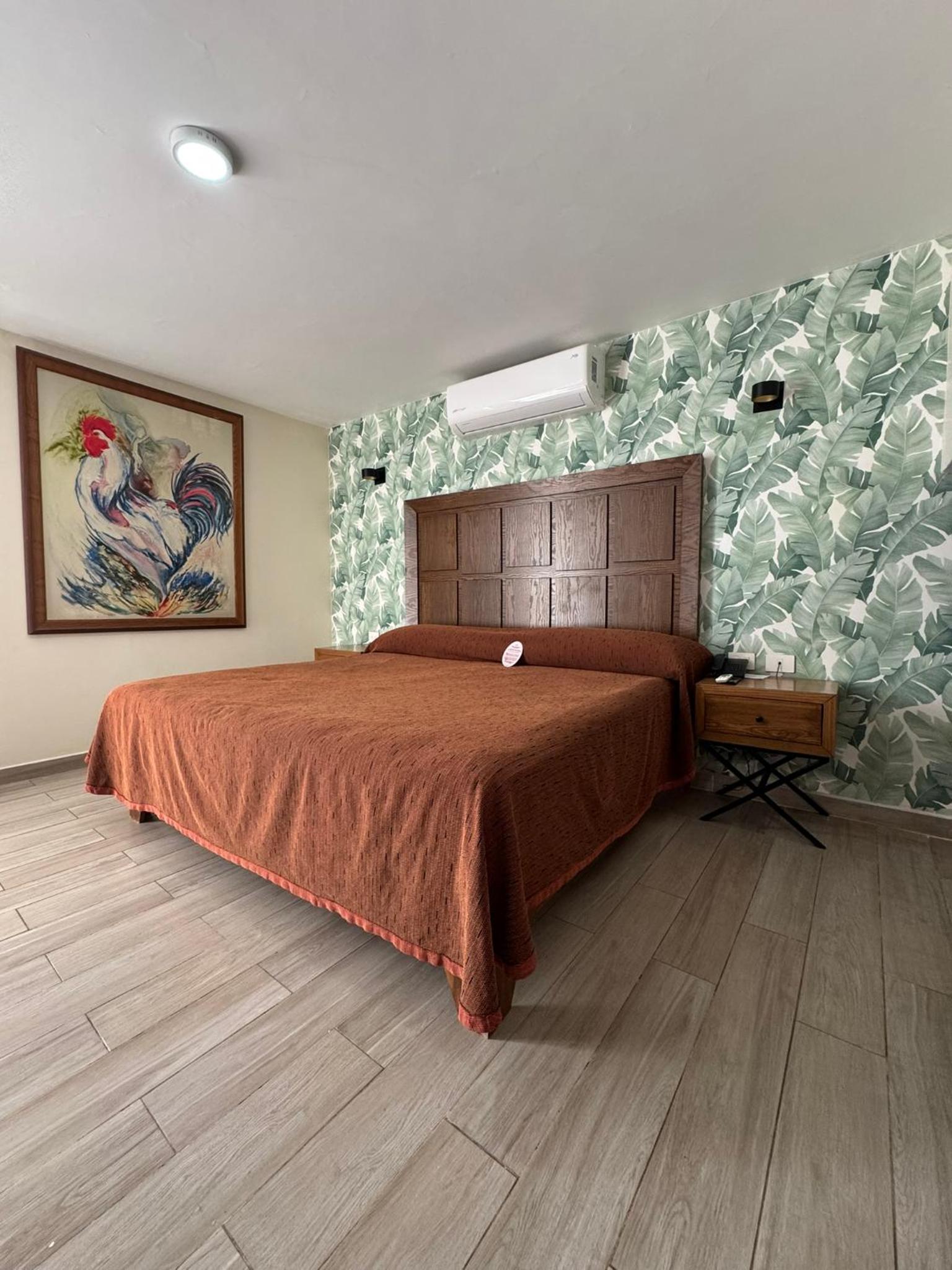 Deluxe Queen Suite