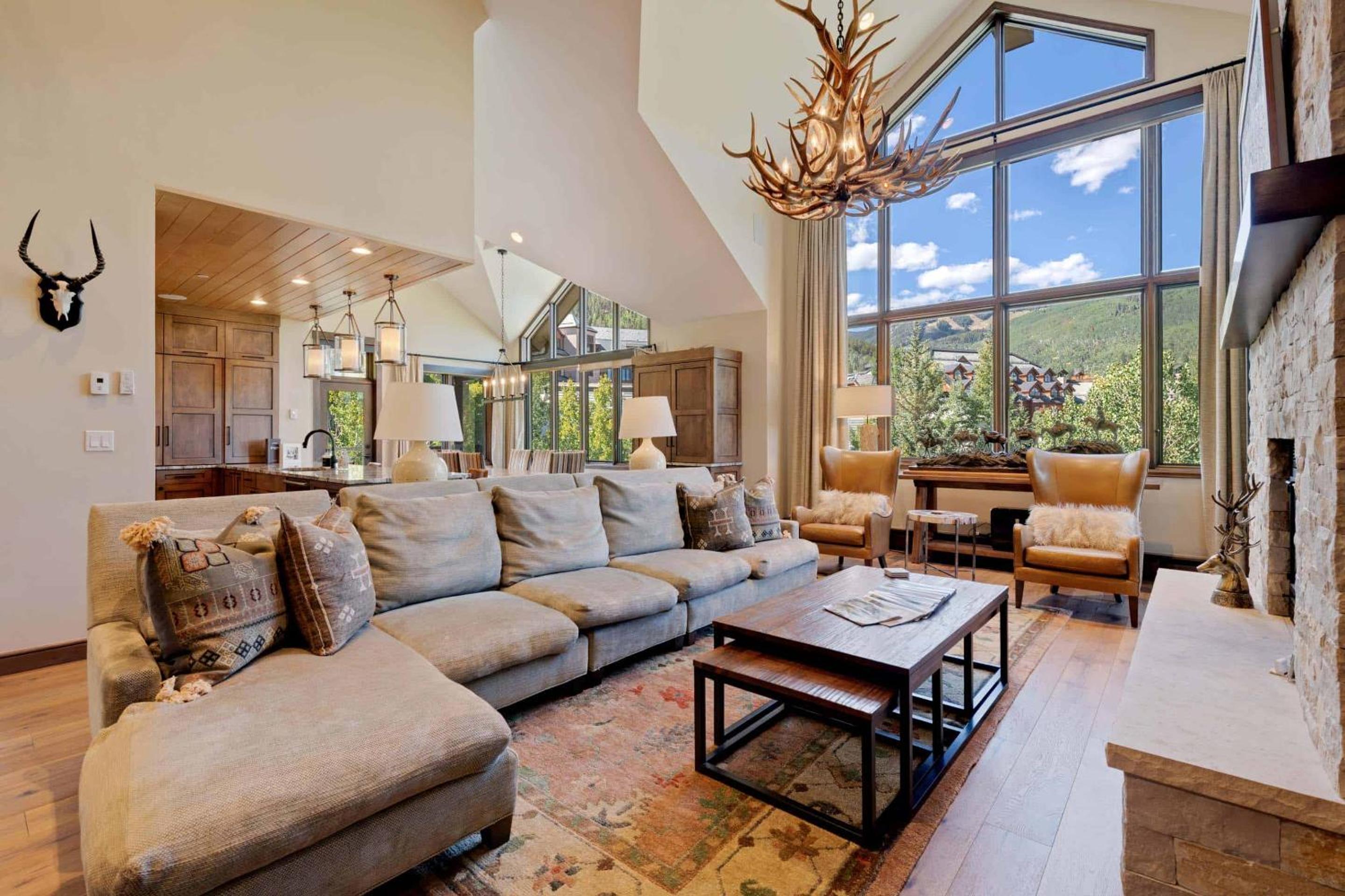 Three-Bedroom Apartment With Mountain View photo 1