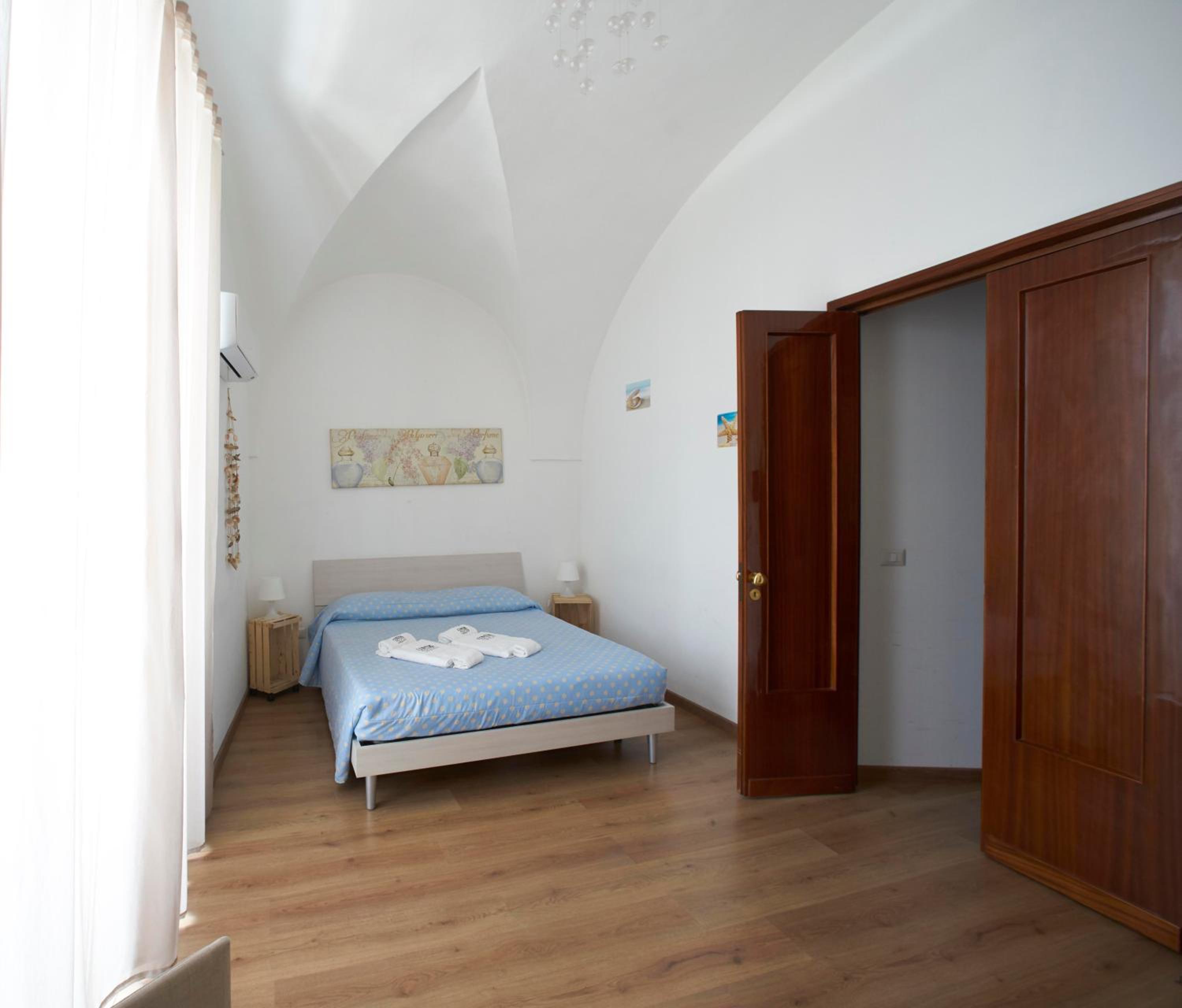Large Double Room with Sea View - Photo 1