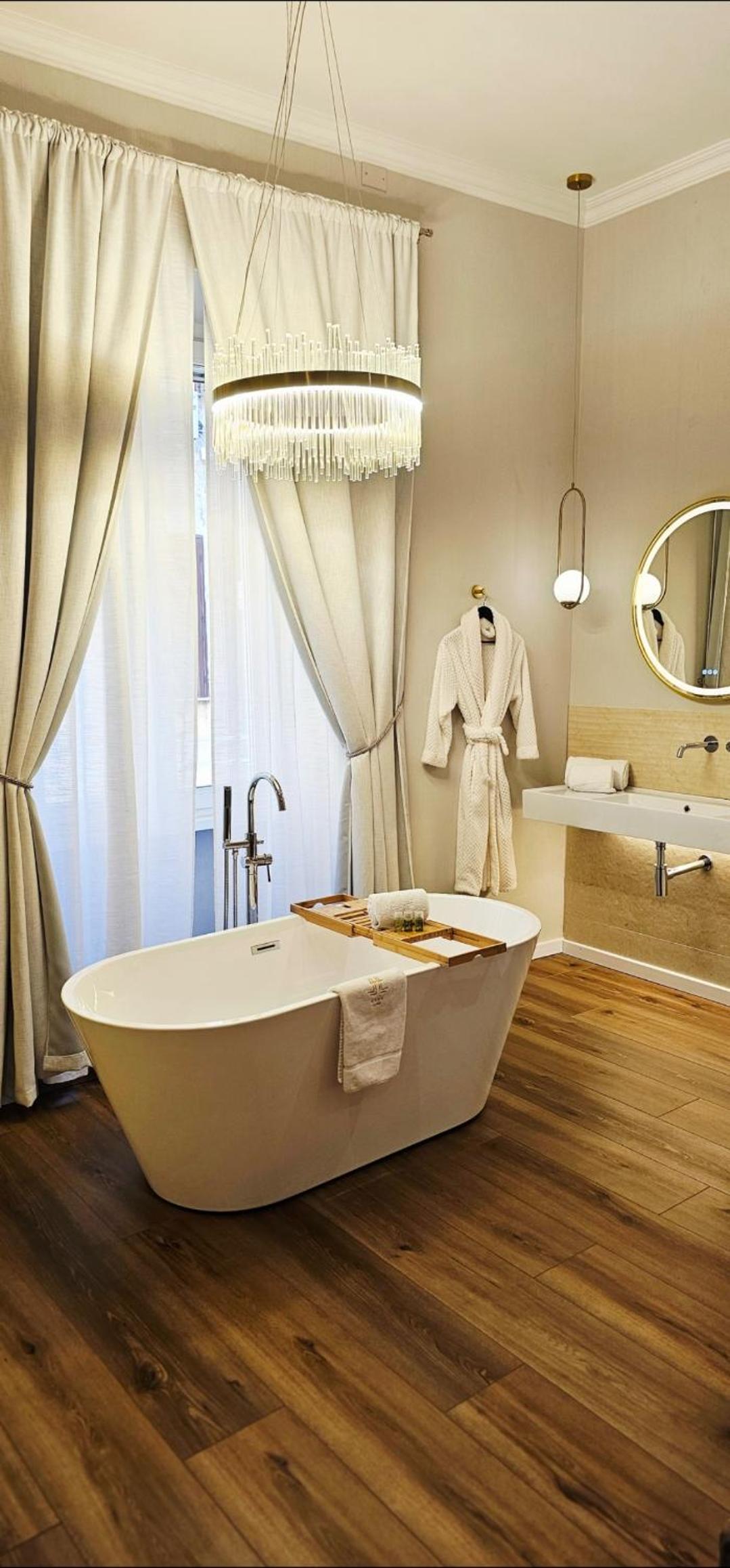 Deluxe King Suite