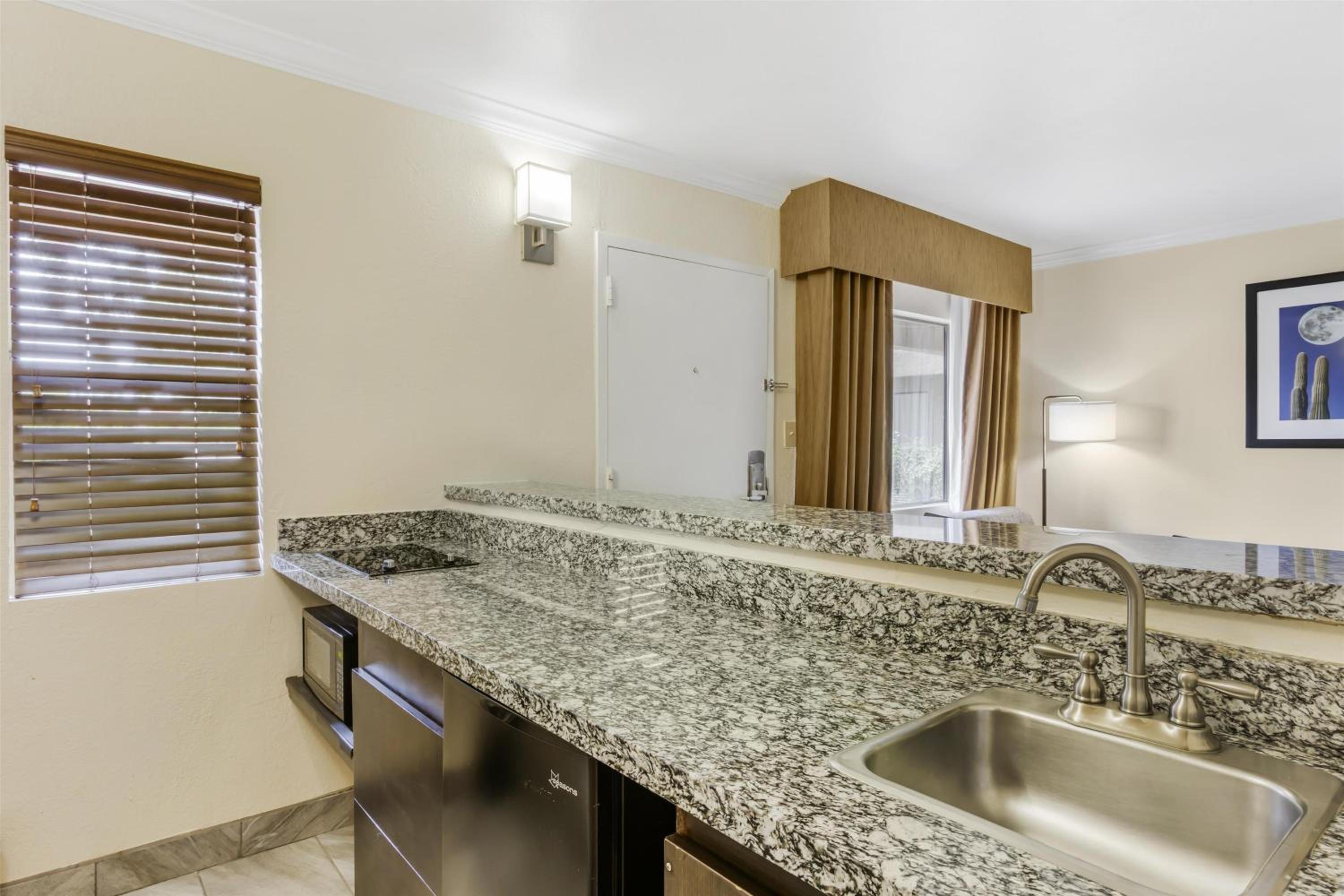 Queen Suite with Two Queen Beds and Kitchenette - Non-Smoking photo 1